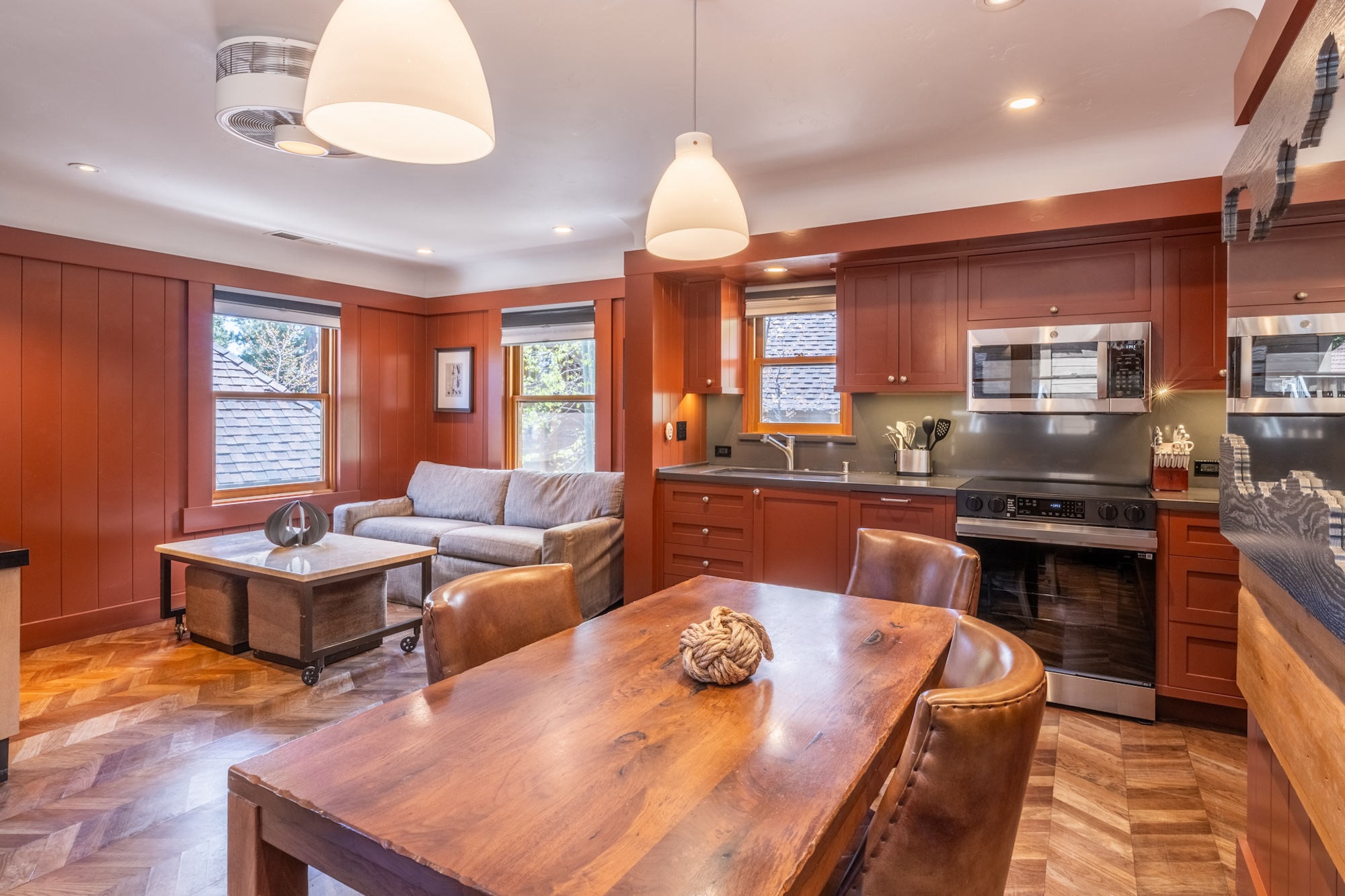 Villa Boreas Sunnyside Tahoe: Luxury 2-Bedroom Villa with Spa and Ski Access, Lake Tahoe