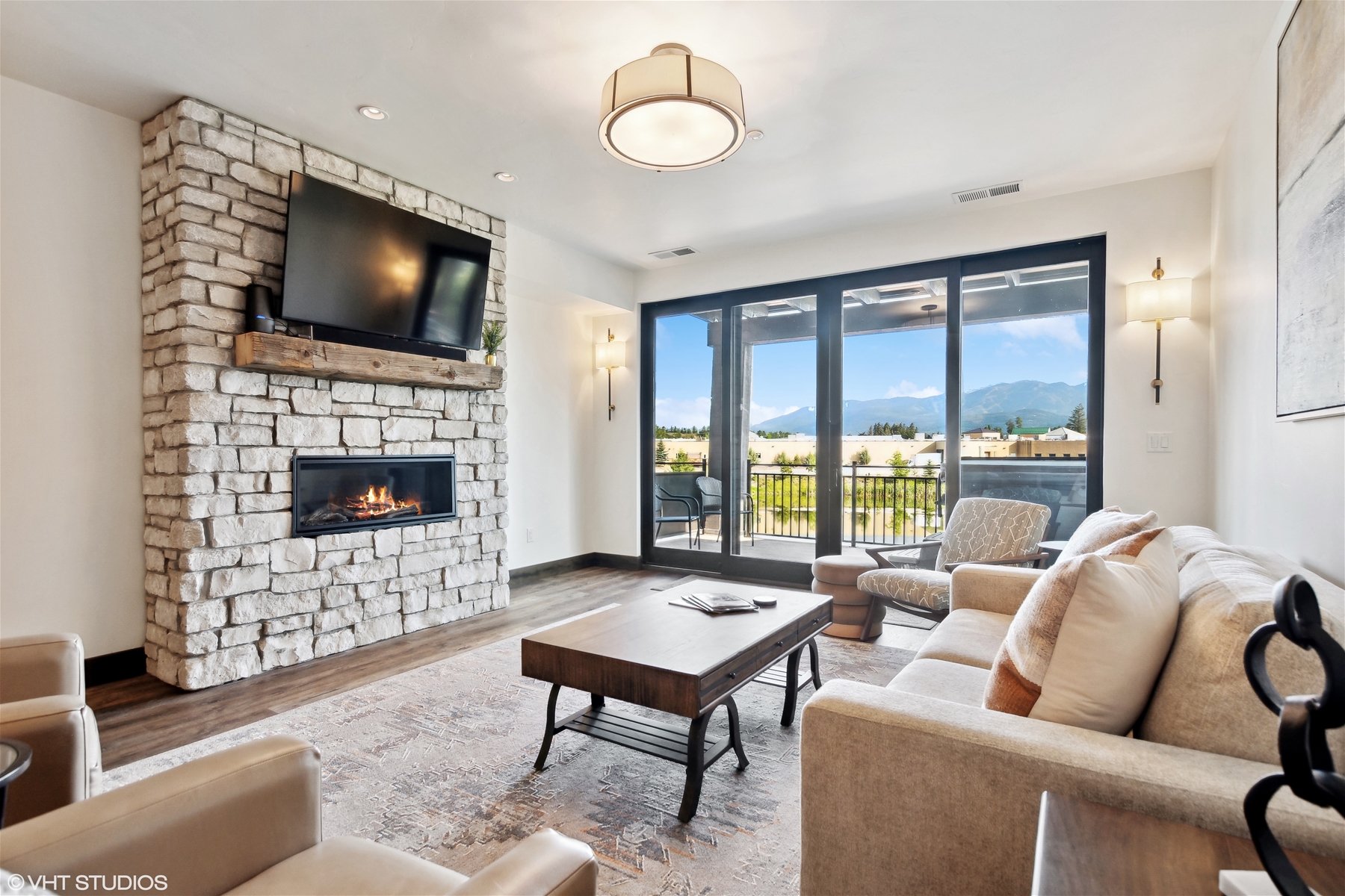 Villa Boreas Whitefish Trumble: Luxury 2-Bedroom Villa with Hot Tub and Ski Access, Flathead County Montana
