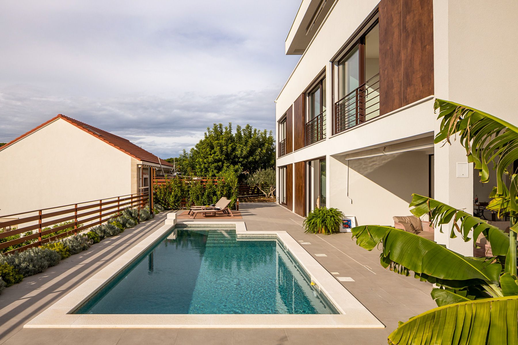 Villa Borovina Supetar Brač: 5-Bedroom Seafront Villa with Heated Pool and Spa on Brac Is