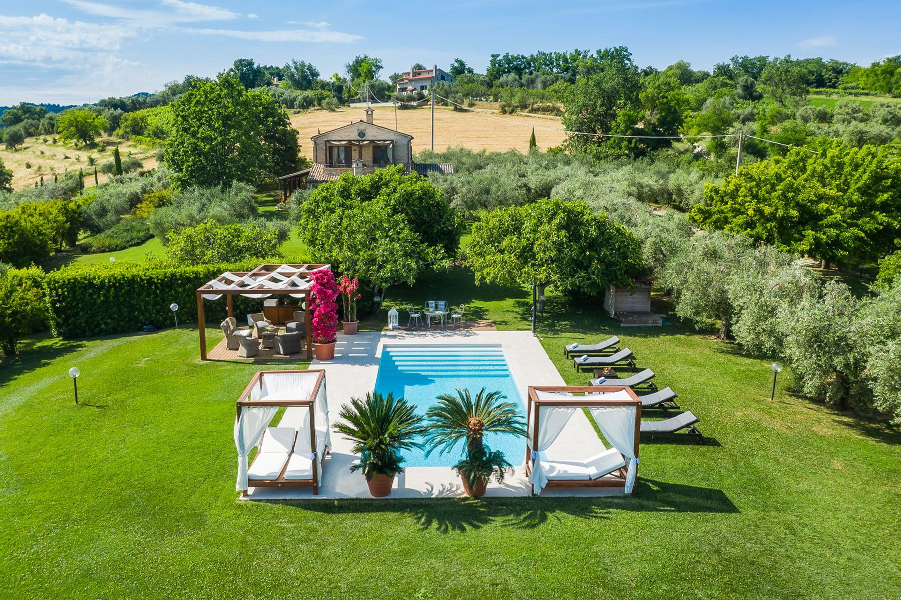 Villa Brezza Corinaldo Marche: 4-Bedroom Villa with Saltwater Pool and Spa in Le Marche Cou