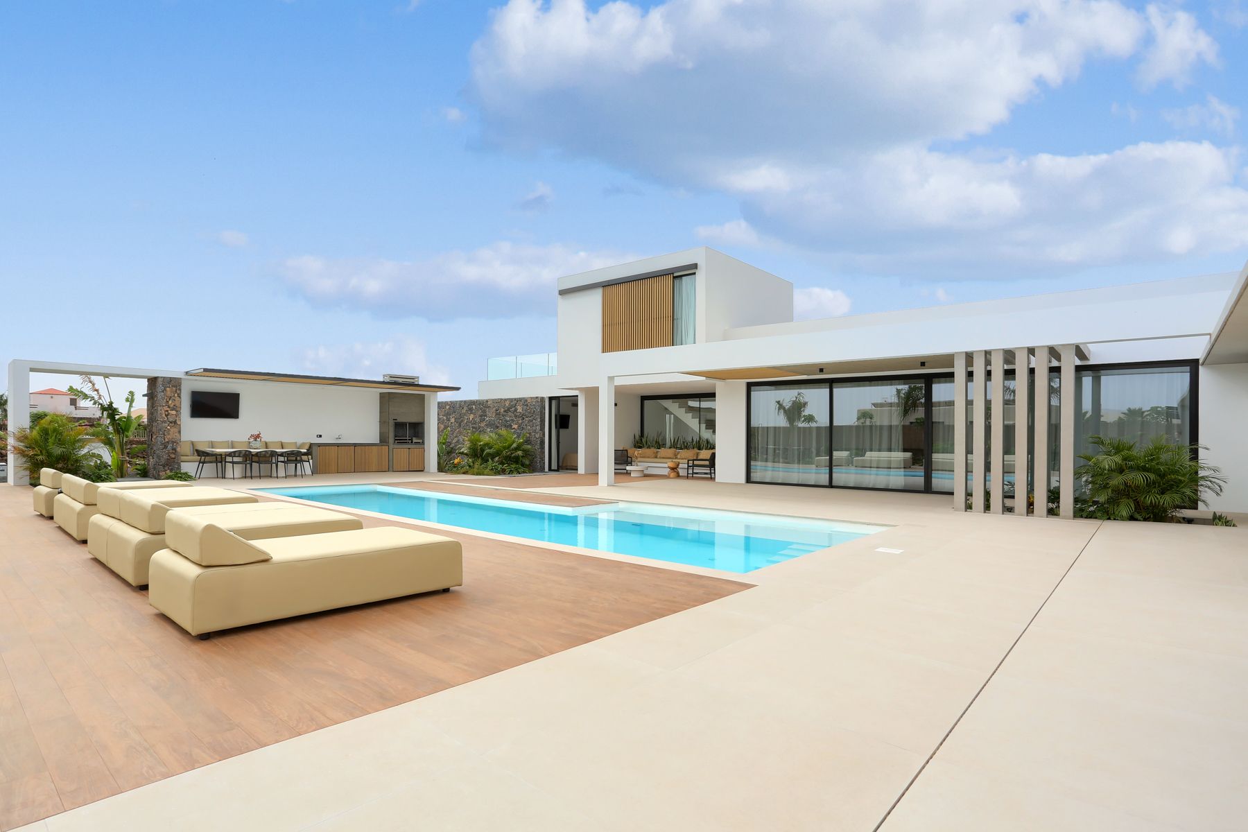 Villa Brisa Lajares Fuerteventura: 4-Bedroom Villa with Heated Pool, Spa & Volcanic Views in Fu