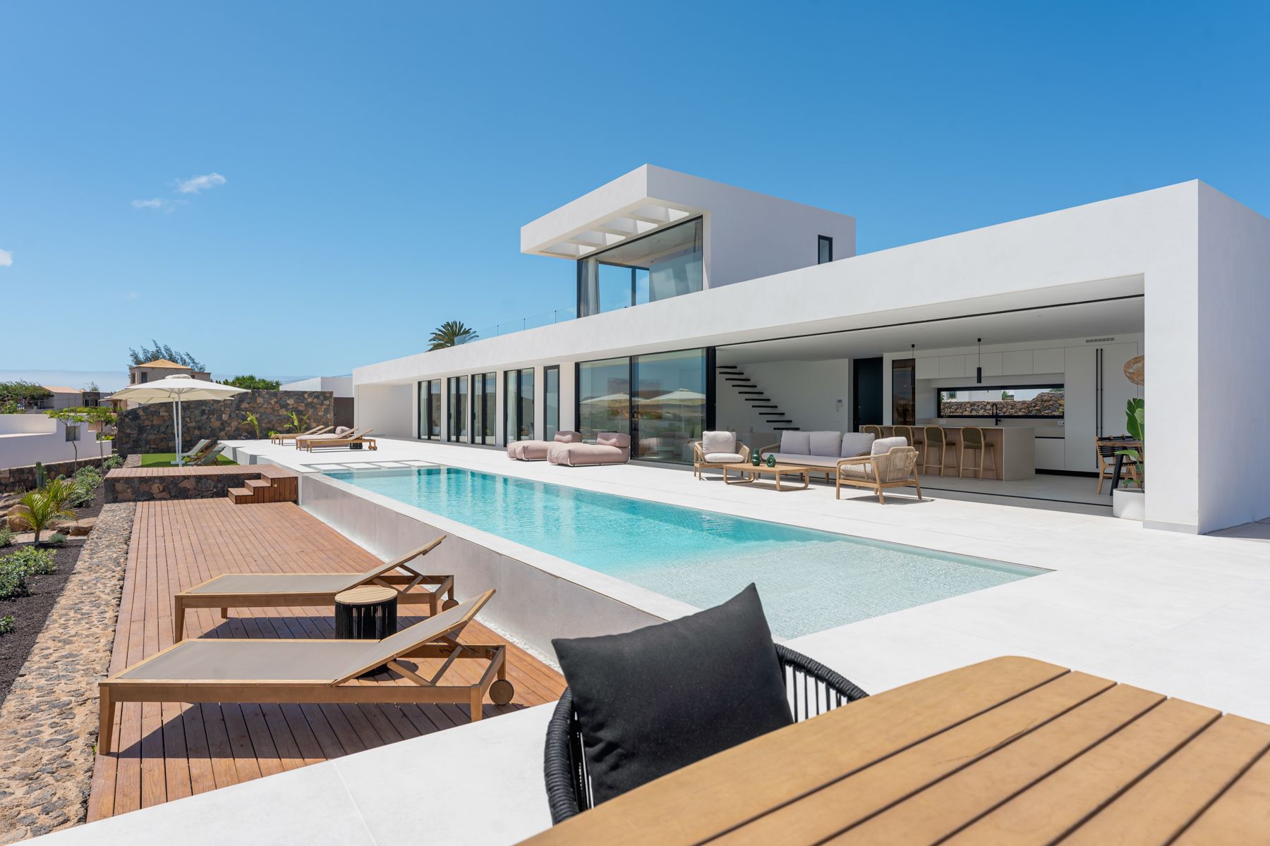 Villa Brisa Majanicho Fuerteventura: 5-Bedroom Villa with Heated Pool and Spa in Volcanic Fuertev