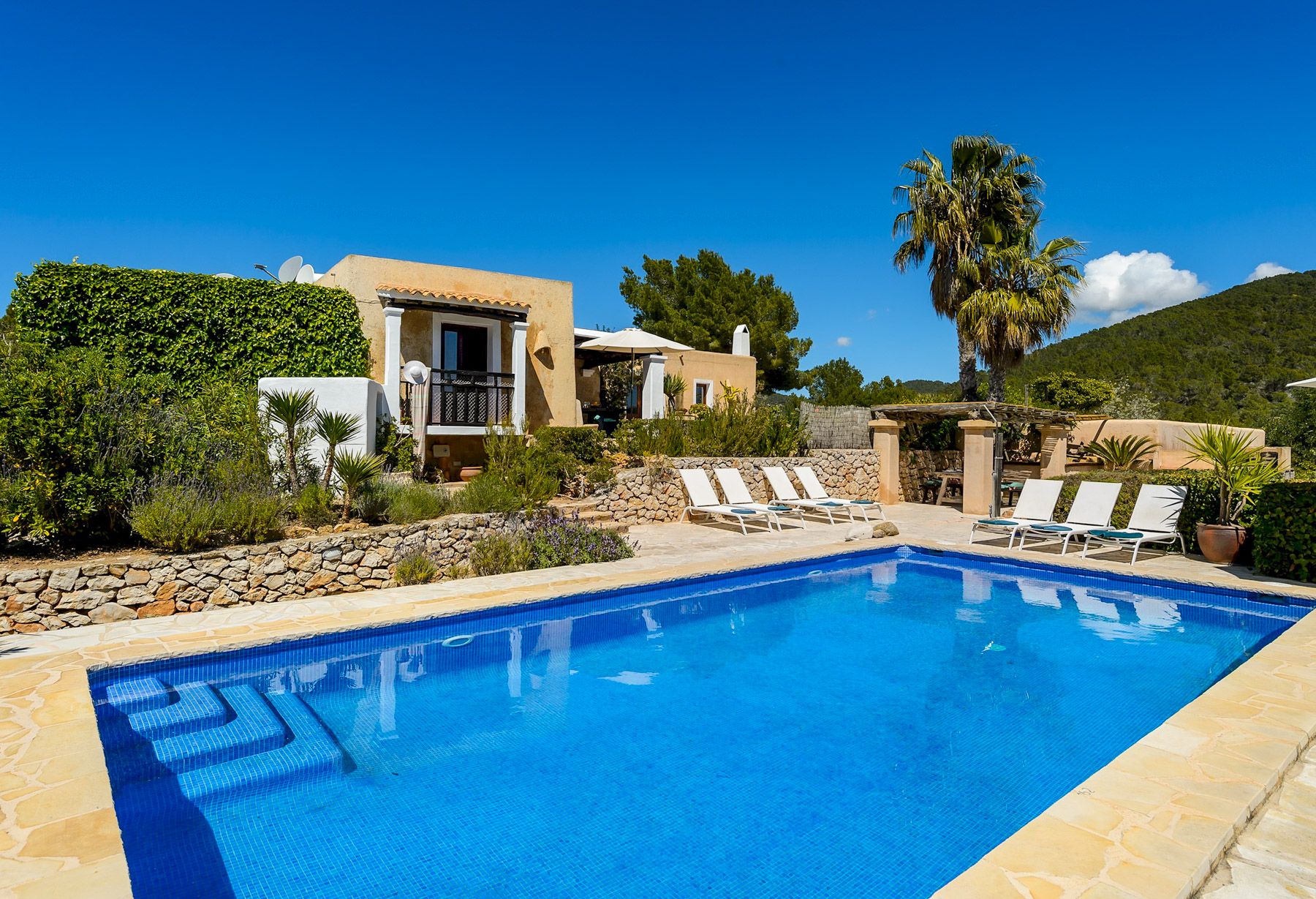 Villa Brisa Vedranell Ibiza: 3-Bedroom Villa with Private Pool and Es Vedrà Views in Cala