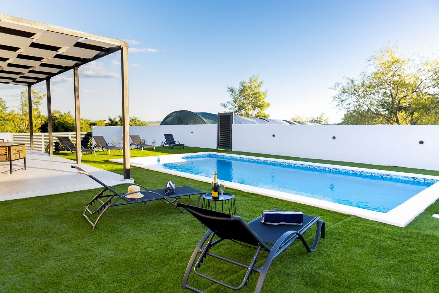 Villa Bura Kozino Zadar: 3-Bedroom Countryside Retreat with Spa Near Dalmatian Coast,