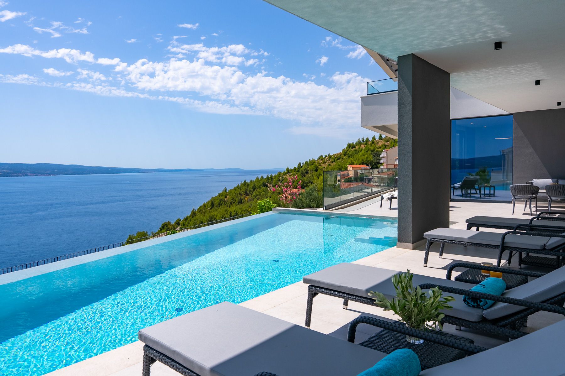 Villa Bura Priko Omiš: 3-Bedroom Infinity Pool Villa with Stunning Seaview in Omis,