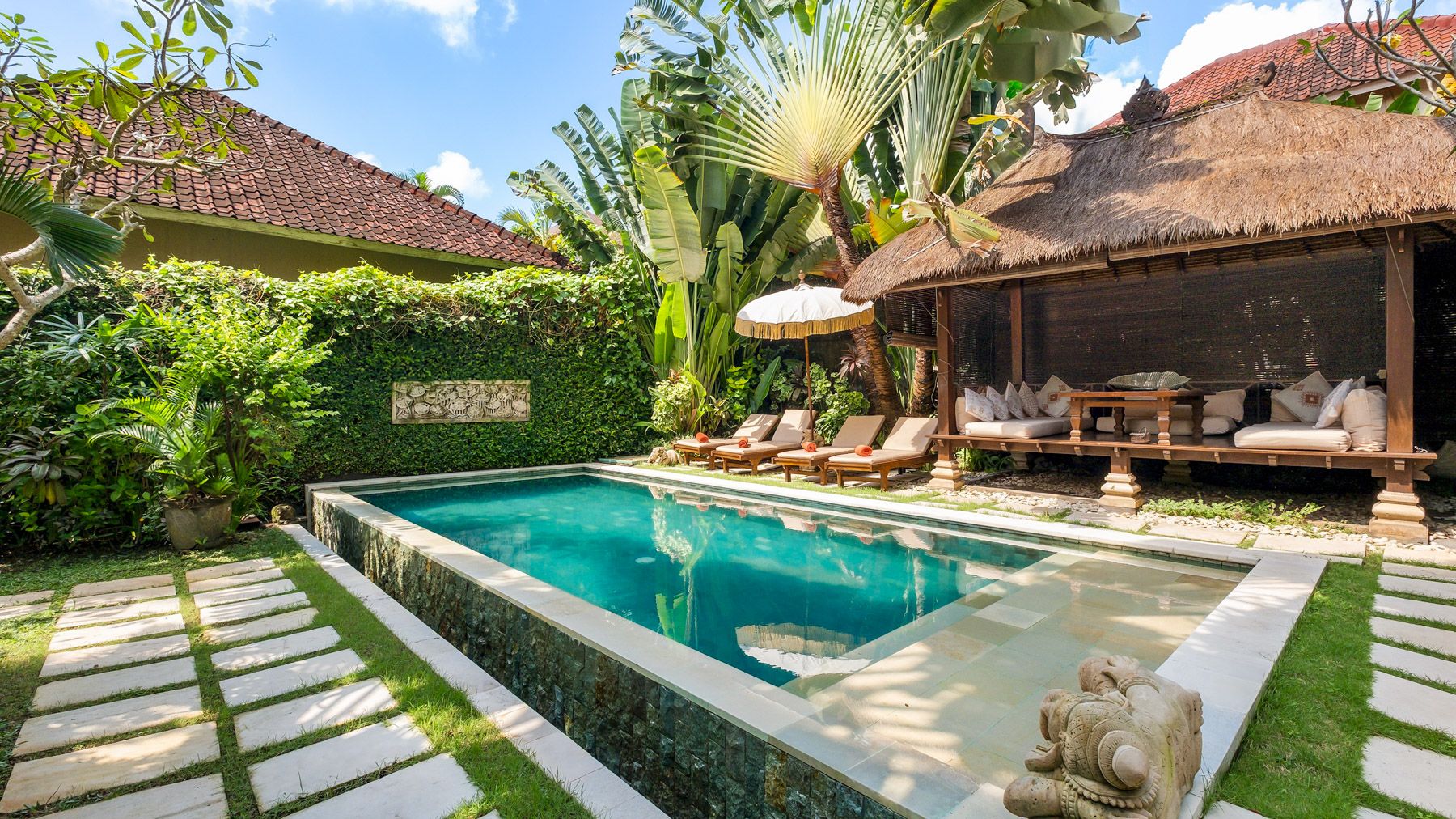 Villa Cahaya Seminyak Bali: 2-Bedroom Traditional Retreat with Spa and Tropical Gardens