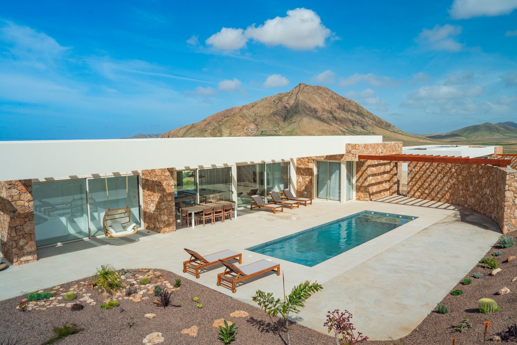 Villa Calima Tindaya Fuerteventura: 4-Bedroom Villa with Heated Pool, Ocean Views & Spa in Fuert