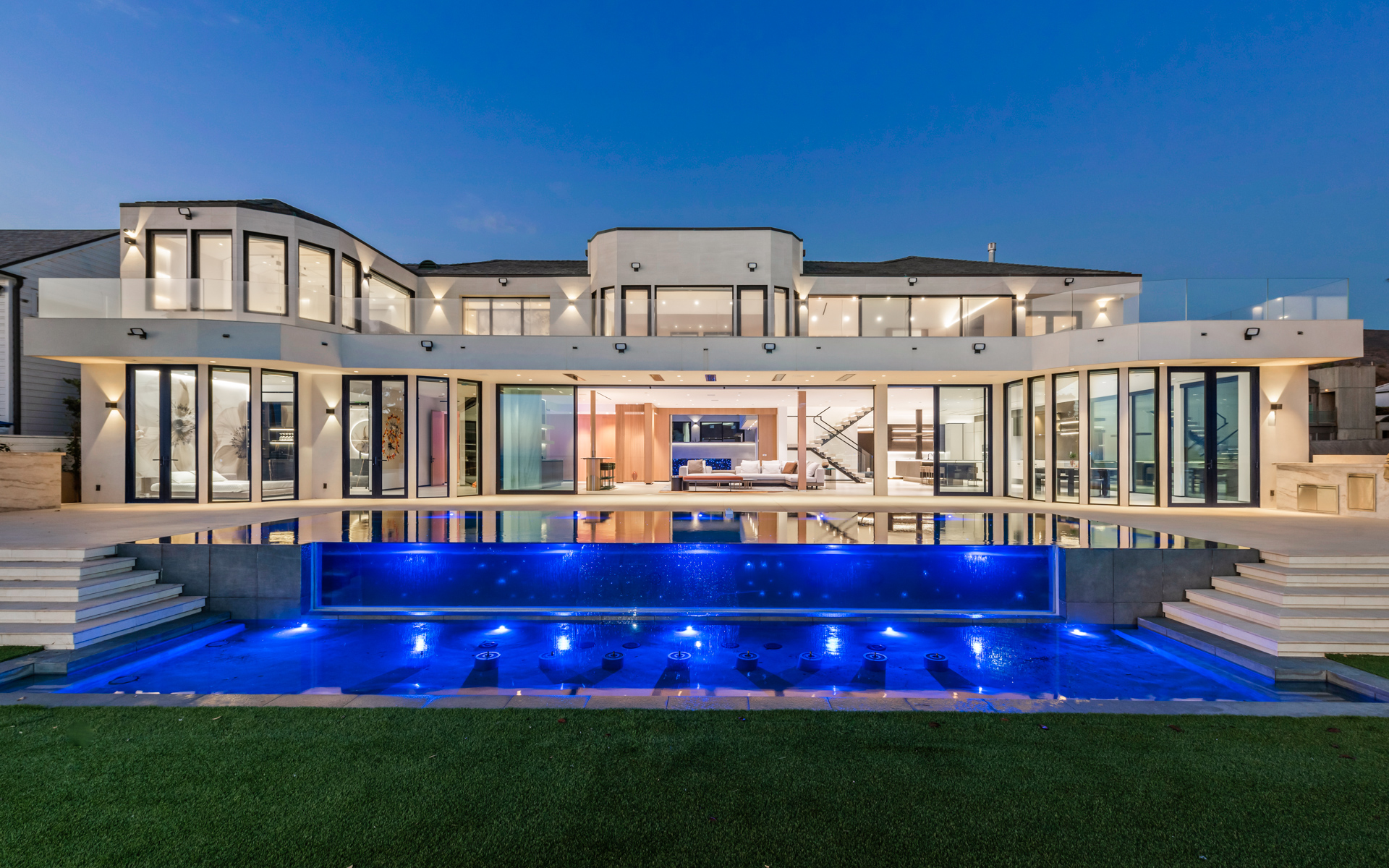 Villa Carmesí Zuma Malibu: Luxury 7-Bedroom Villa with Infinity Pool and Beachfront, Malibu