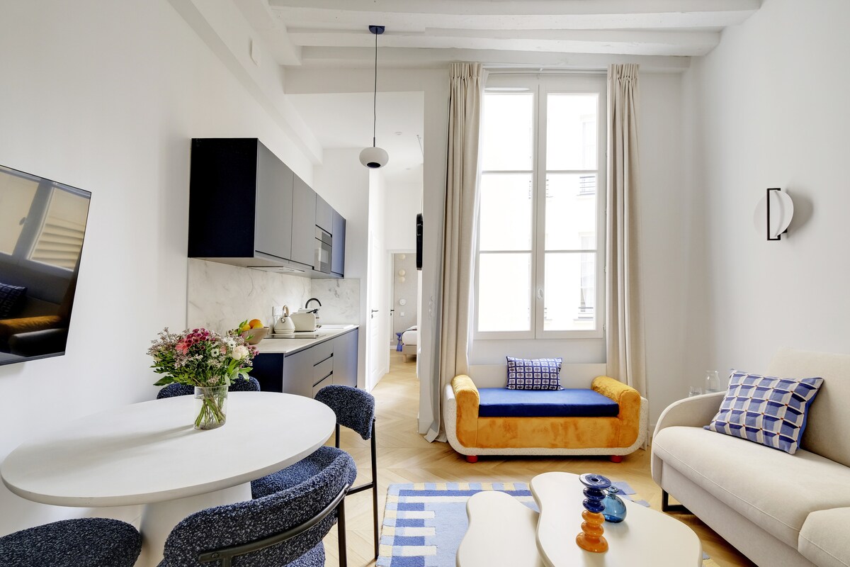 Villa Céladon Archives Paris: Luxury 1-Bedroom Apartment with Spa and Air-Con, Le Marais Paris