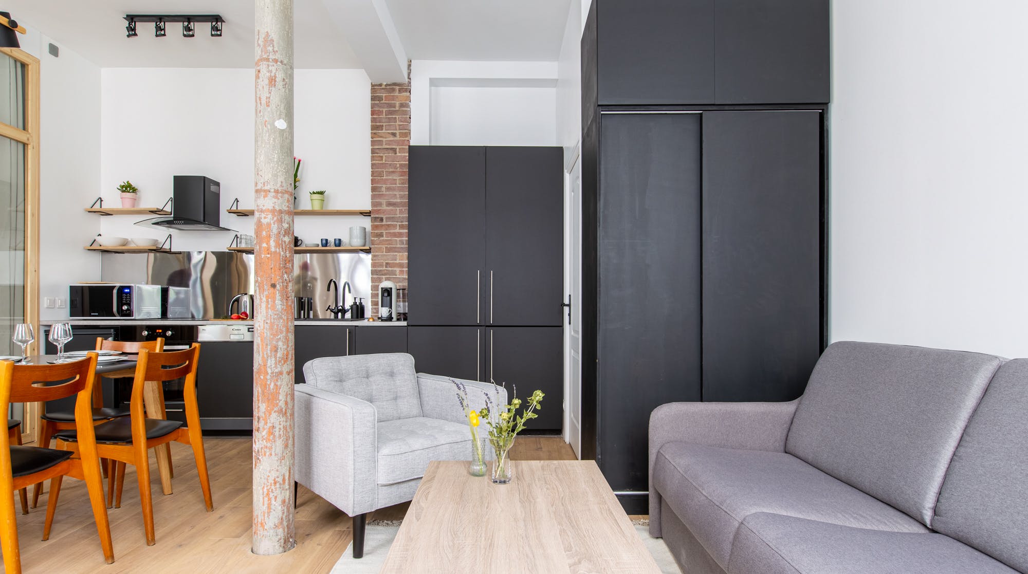 Villa Céladon Bonne Nouvelle Paris: Charming 2-Bedroom Townhouse Apartment Rental with Family-Friendly Features in Grands Boulevards, Paris