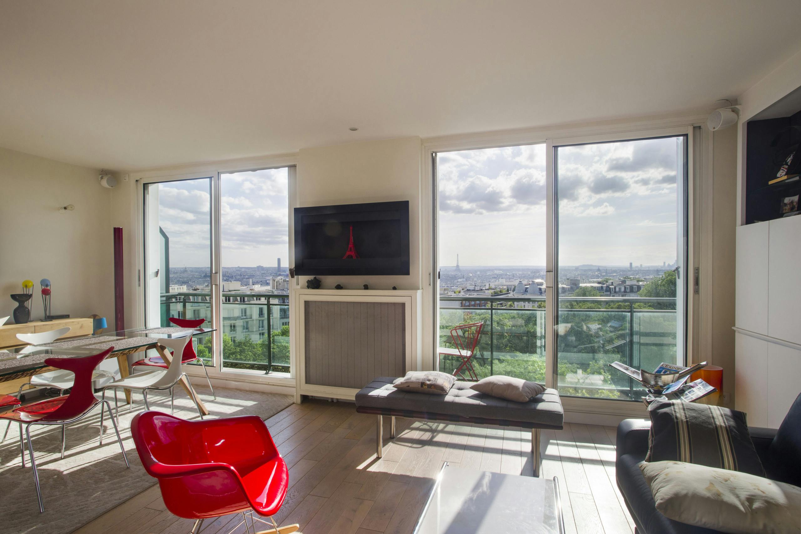 Villa Céladon Buttes Chaumont Paris: Luxury 2-Bedroom Apartment with Spa and Private Parking, Belleville Buttes Chaumont