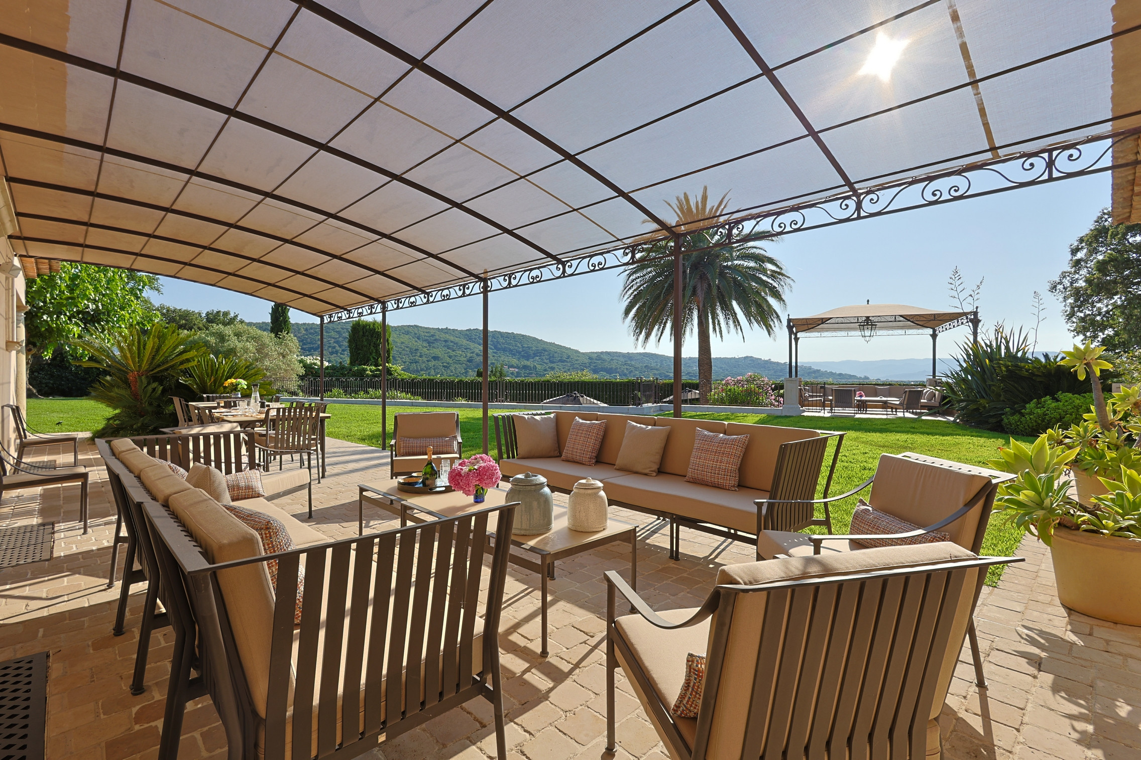 Villa Céladon Calanque des Graniers Saint-Tropez: Luxury 8-Bedroom Villa with Private Pool and Sea Views, Saint-Tropez