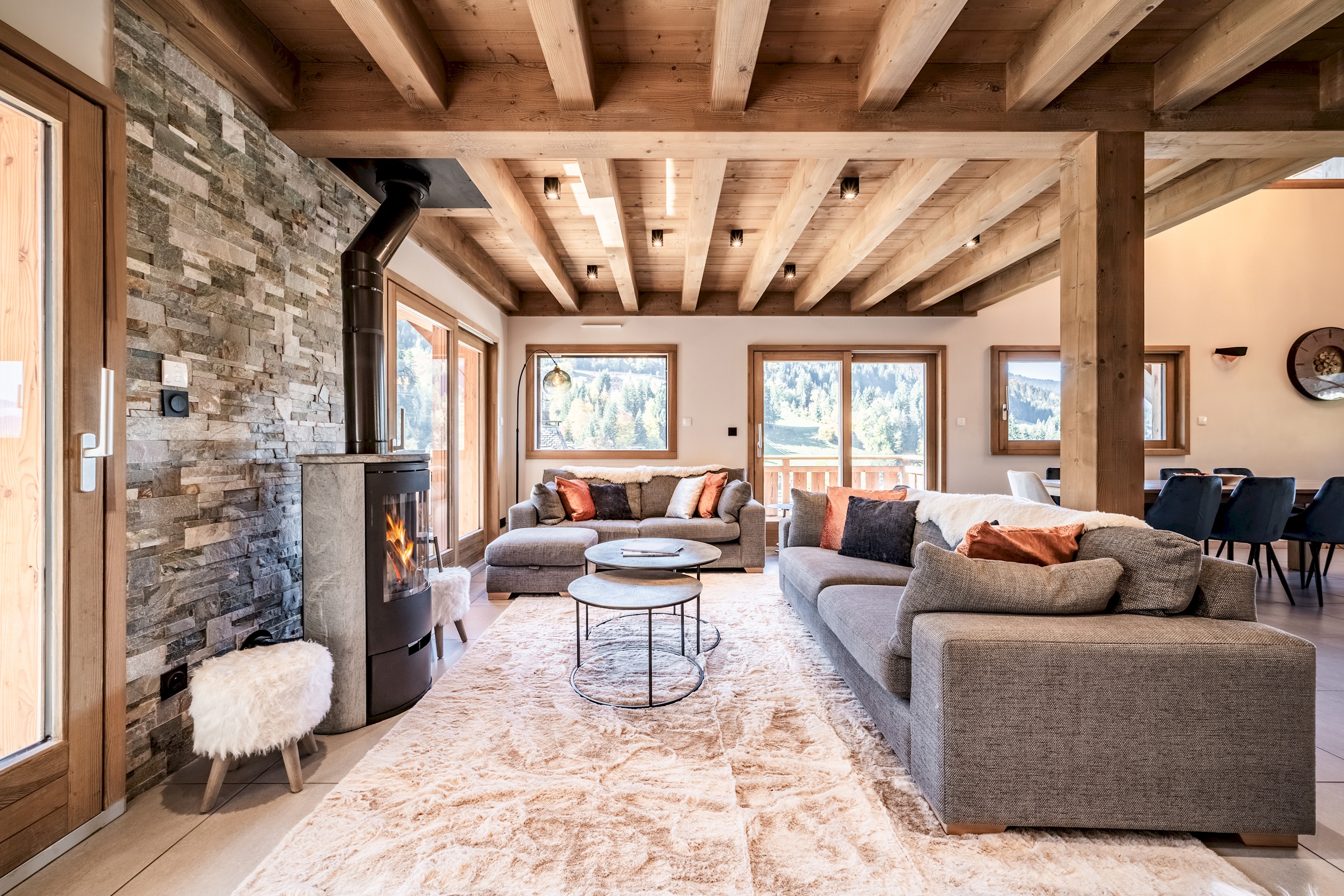 Villa Céladon Nyon Morzine: Luxury 5-Bedroom Apartment with Hot Tub and Fireplace, Morzine