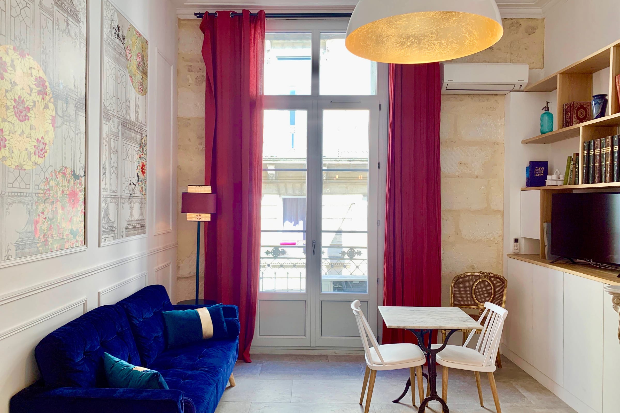 Villa Céladon Peyrou Montpellier: Luxury 2-Bedroom Apartment with Air Conditioning and Fireplace, Montpellier
