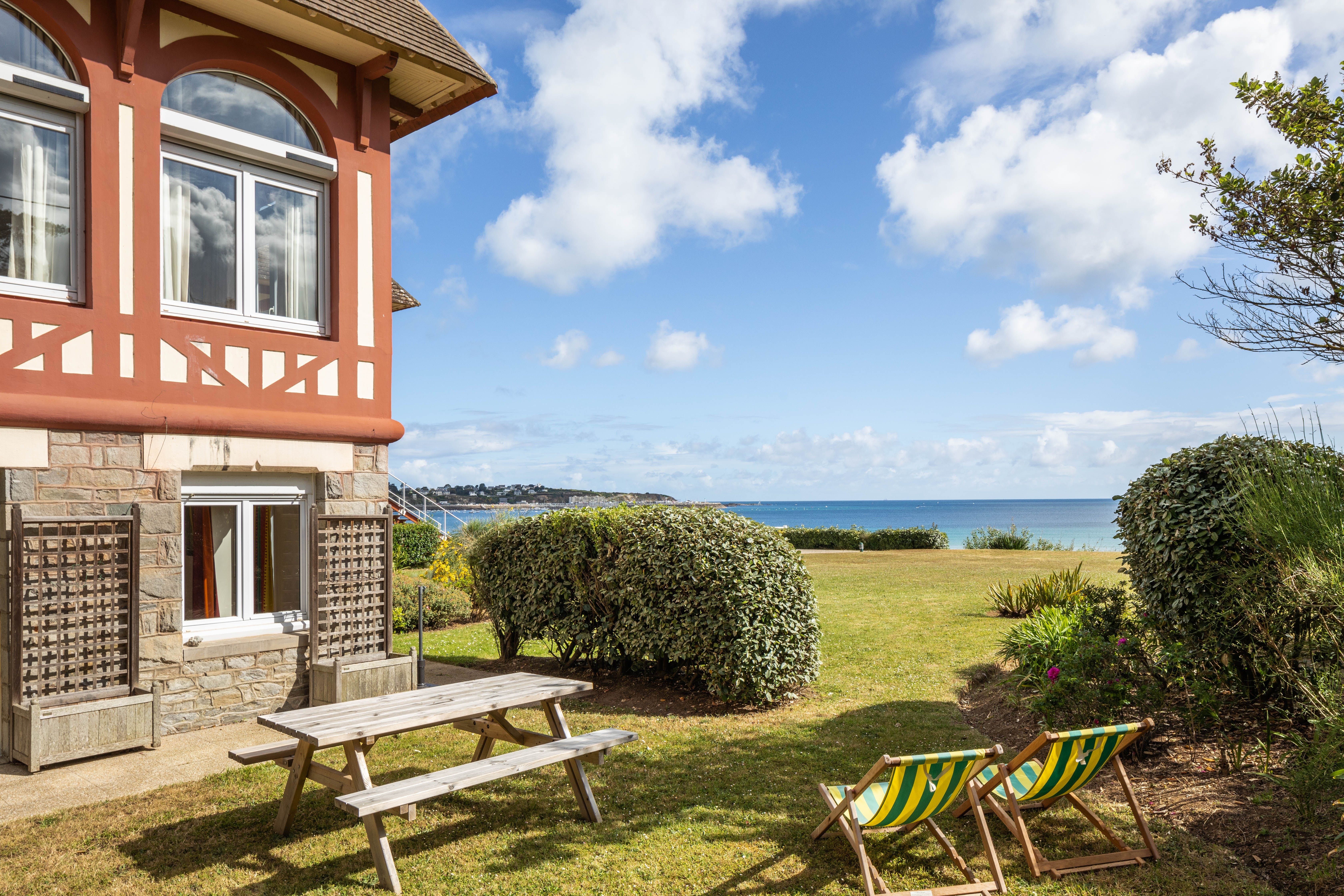 Villa Céladon Pors-Hir Saint-Cast: Luxury 4-Bedroom Apartment with Sea Views and Spa, Côtes-d’Armor