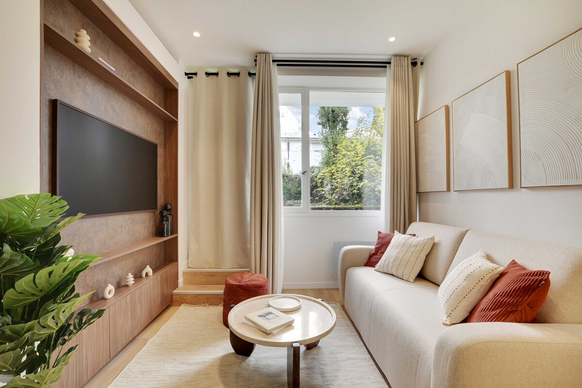 Villa Céladon Réservoir Paris: Luxury 2-Bedroom Apartment with Air Conditioning in Canal Saint Martin – Oberkampf, Paris