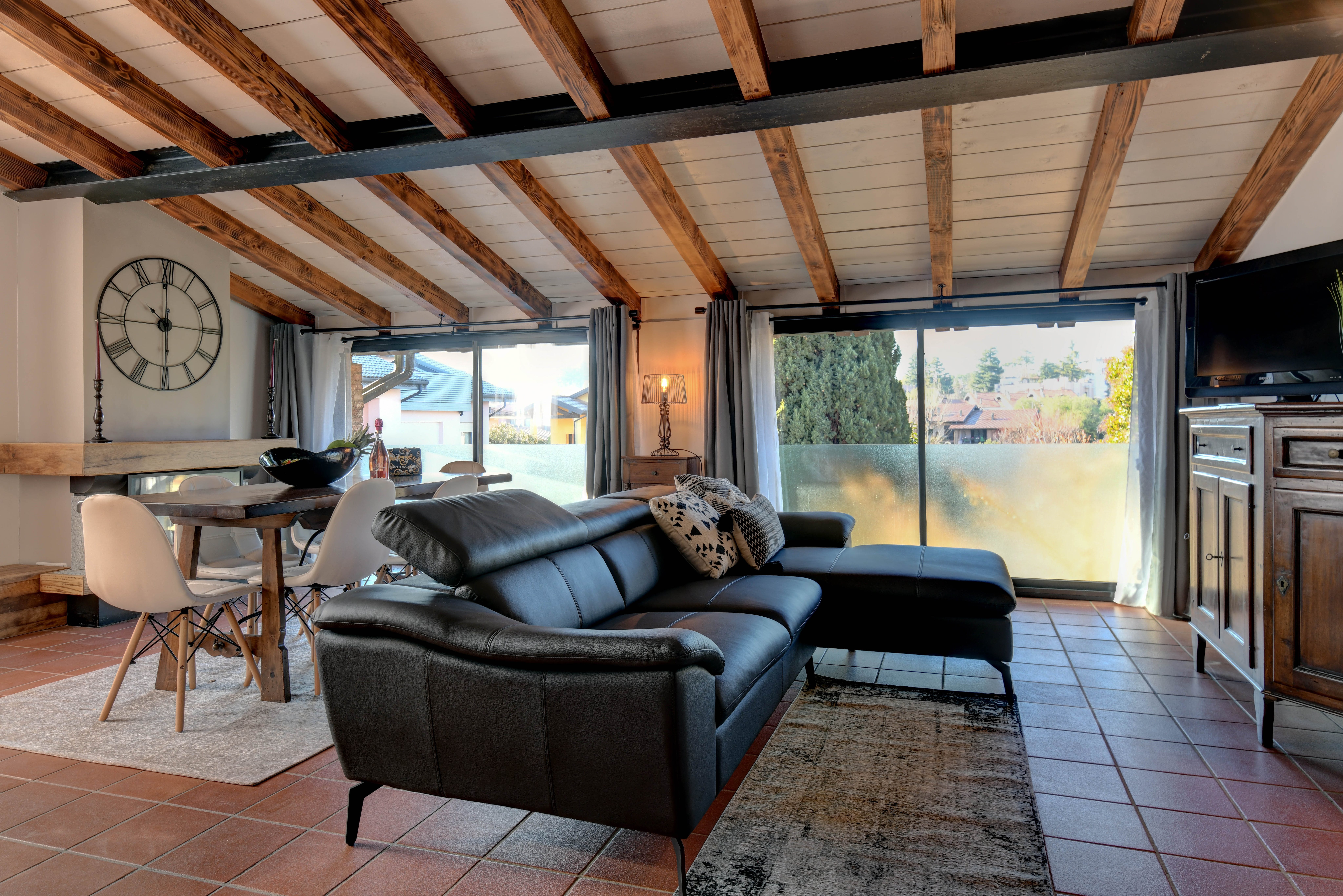 Villa Ceruleo Barchessa Desenzano: Charming 2-Bedroom Apartment with Pool and Parking in Brescia Italy