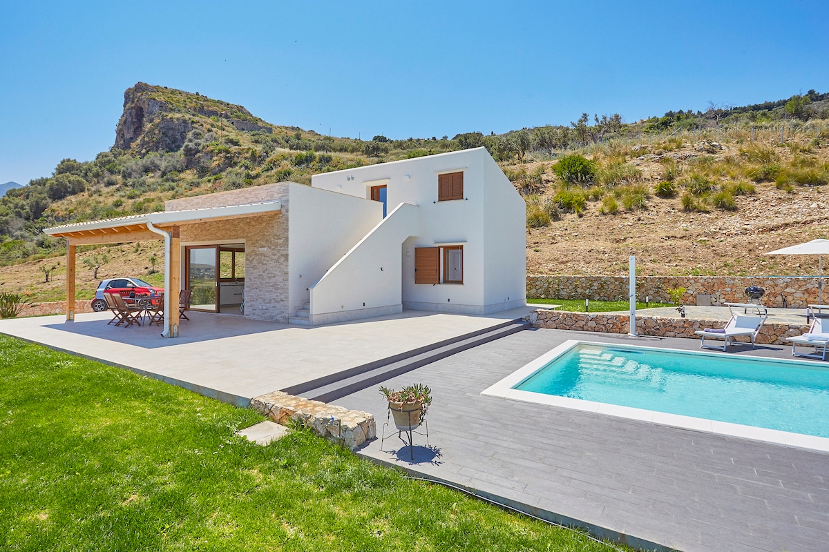 Villa Ceruleo Cala Guidaloca: Luxury 3-Bedroom Villa with Private Pool and Sea Views, Sicily