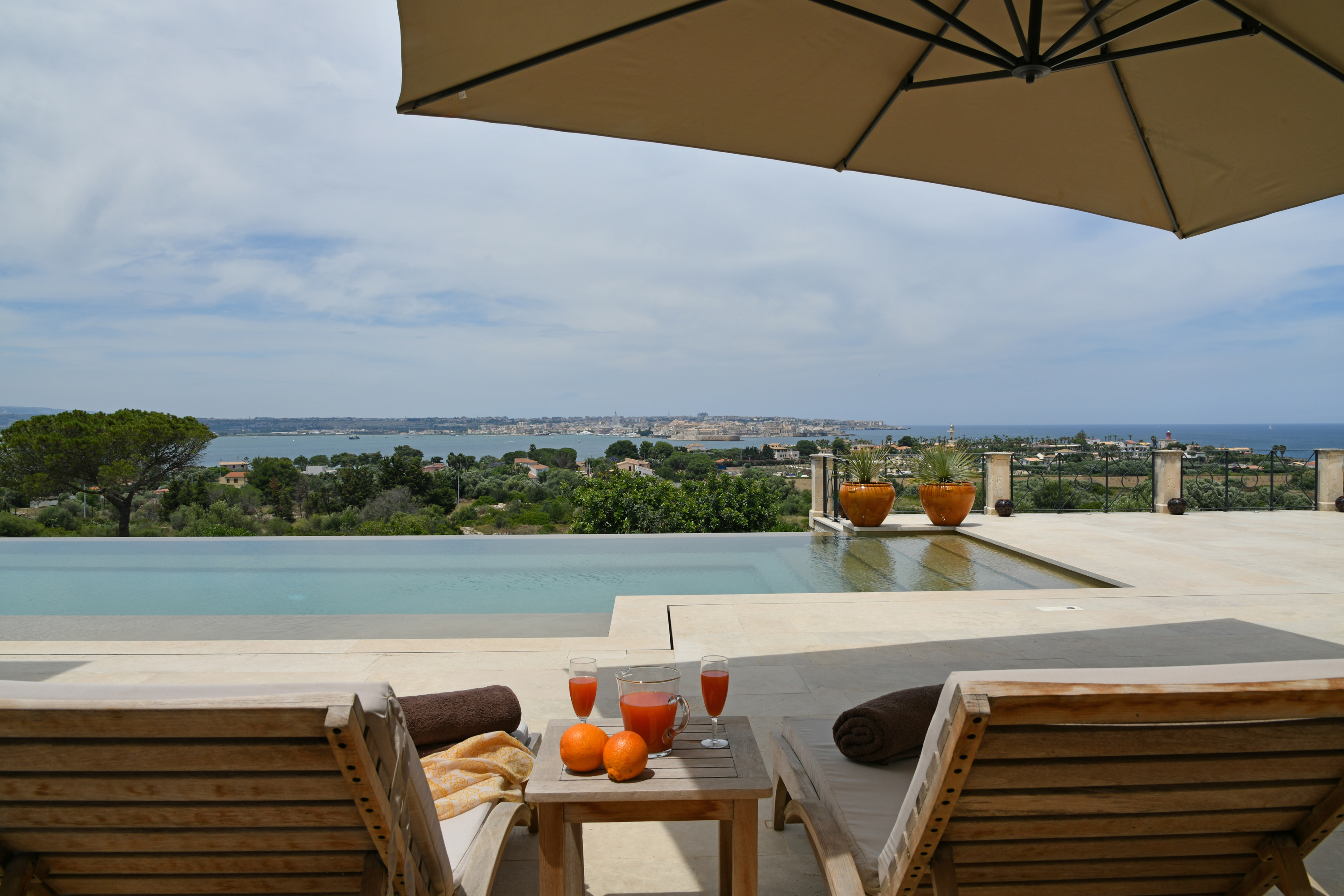 Villa Ceruleo Cala Mosche Syracuse: Luxury 6-Bedroom Villa with Infinity Pool and Sea Views, Sicily