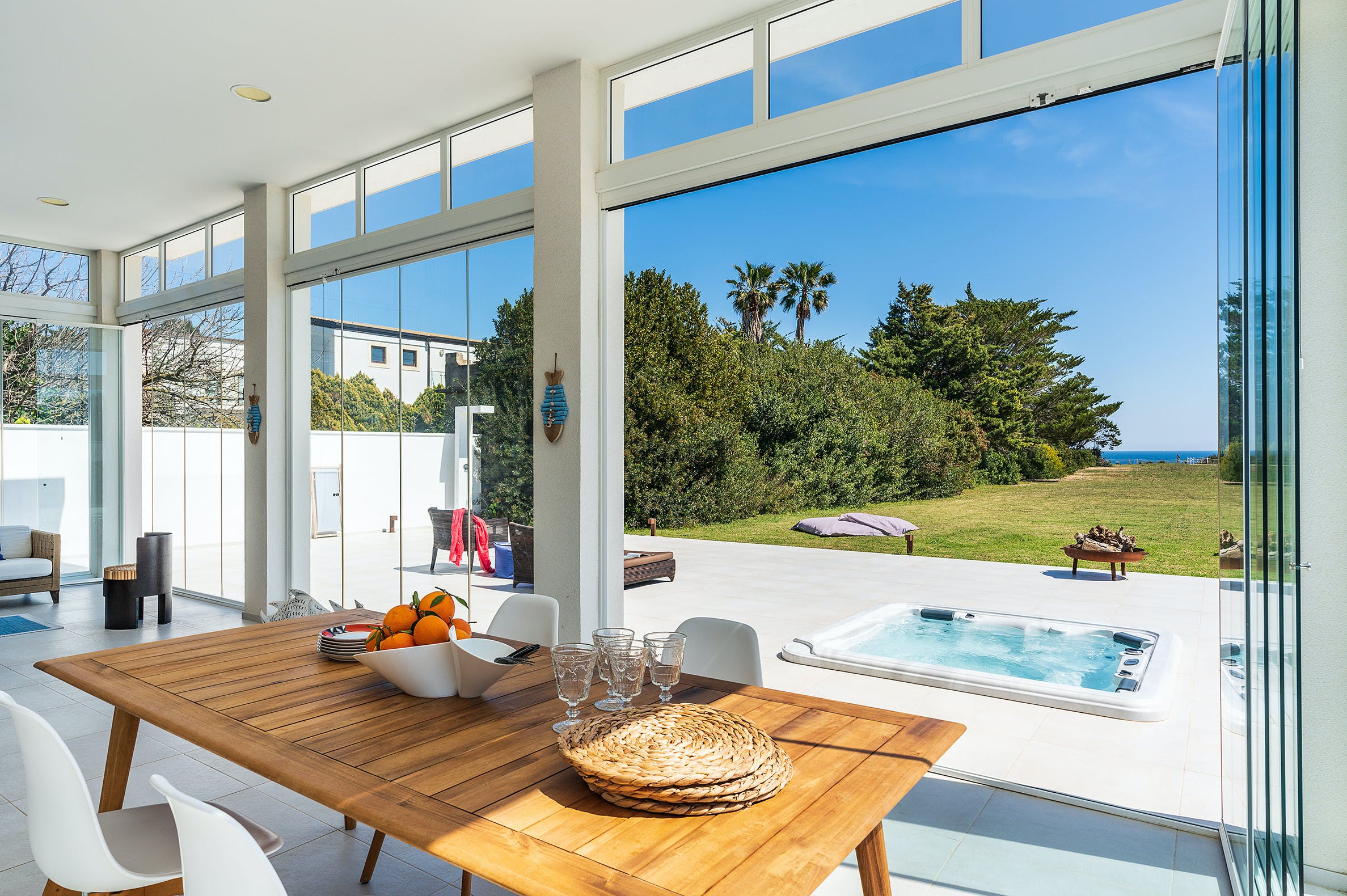 Villa Ceruleo Fontane Syracuse: Luxury 2-Bedroom Apartment with Hot Tub and Sea Views, Syracuse Italy