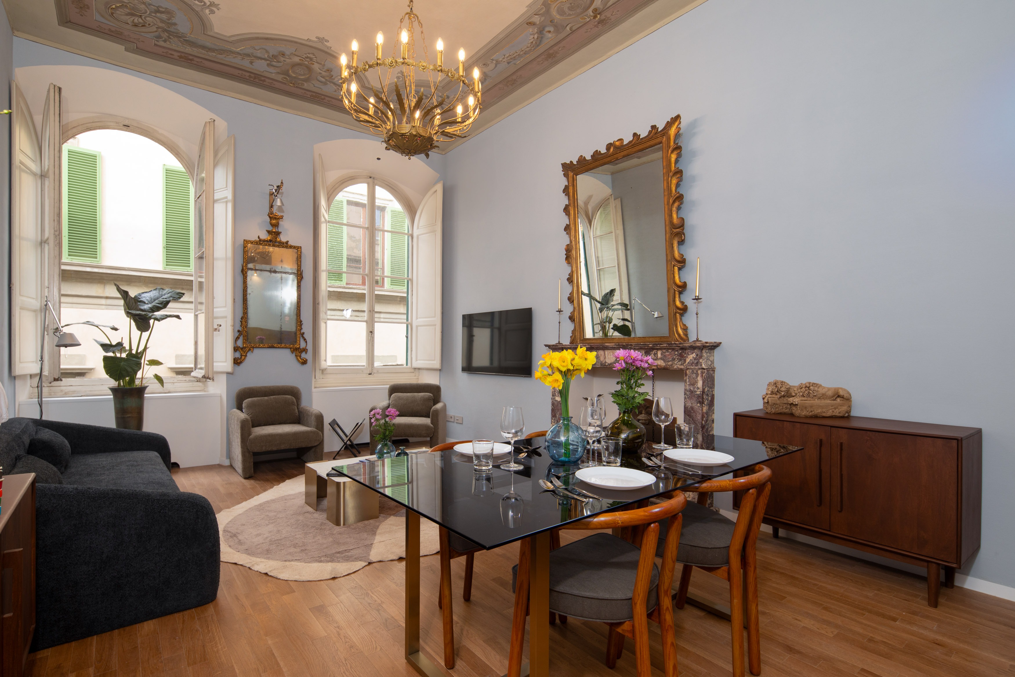 Villa Ceruleo Loggia Santa Croce: Luxury 2-Bedroom Apartment with Spa and Air-Con, Santa Croce Florence