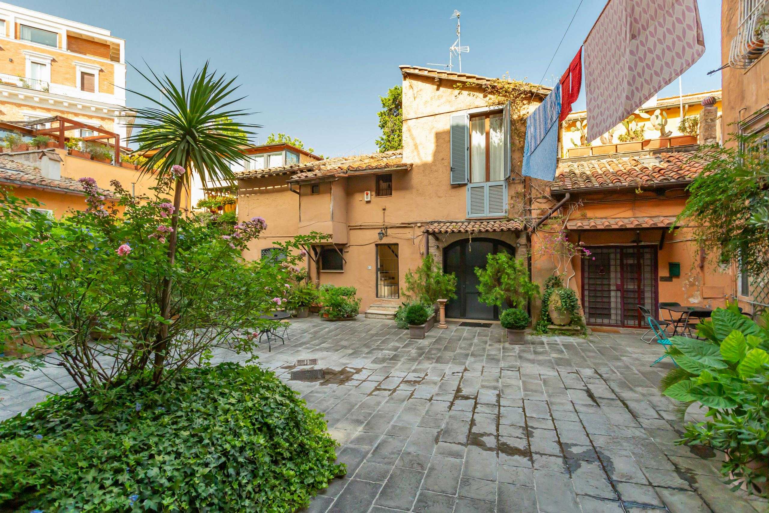 Villa Ceruleo Ninfeo Trastevere: Luxury 1-Bedroom Villa with Air Conditioning, Pets Allowed in Trastevere Rome