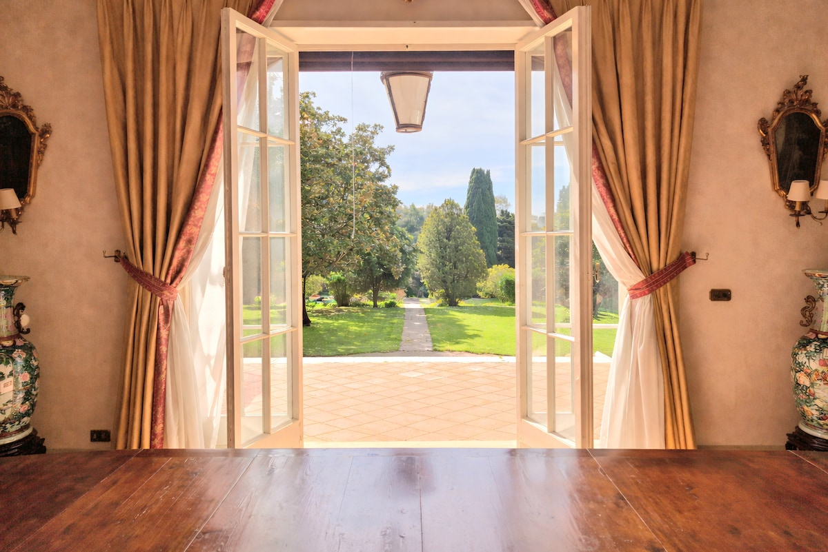 Villa Ceruleo Poggio Camilluccia Roma: Luxury 6-Bedroom Villa with Private Pool and Rooftop Terrace, Rome