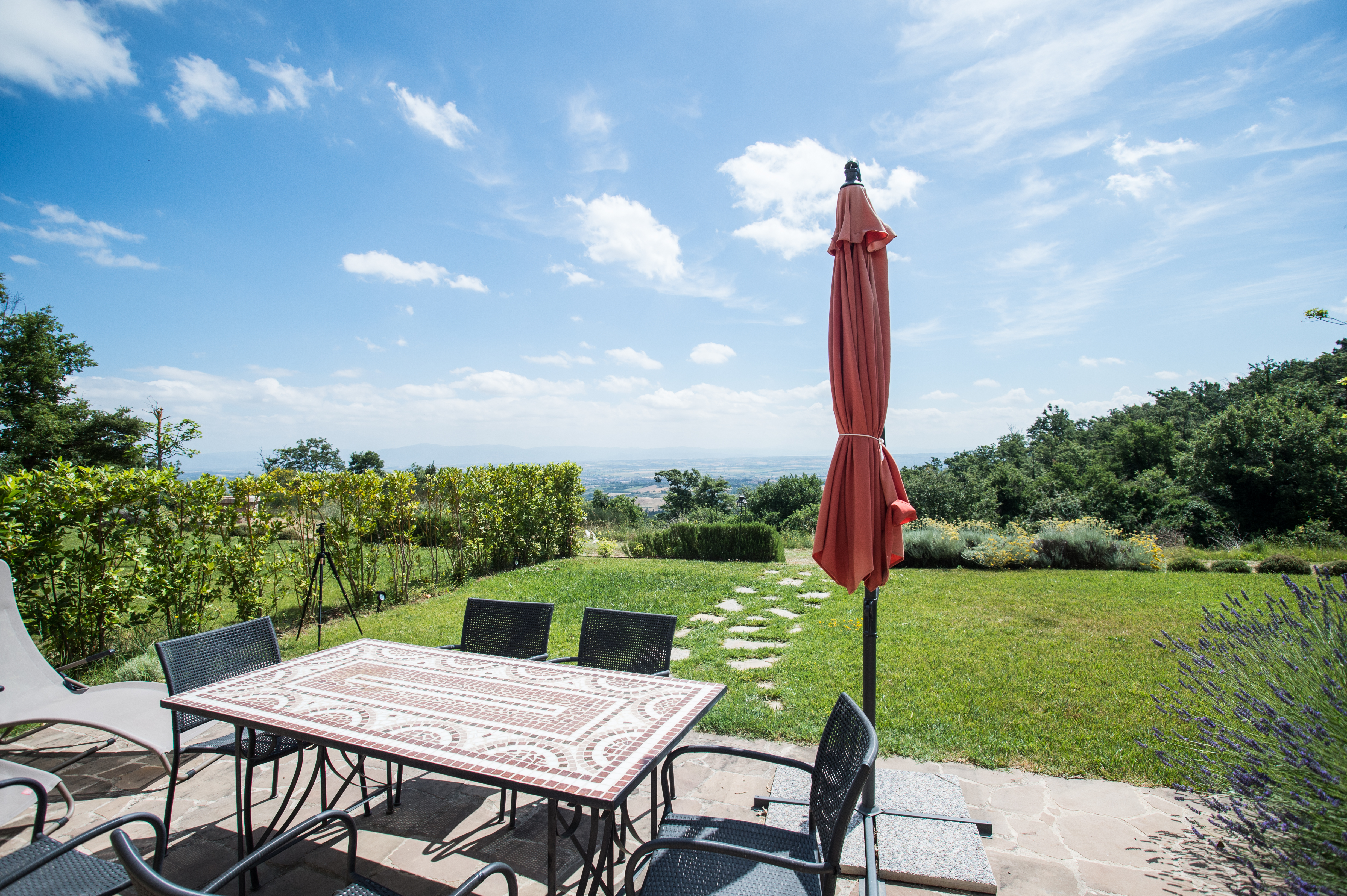 Villa Ceruleo Poggio Torrita: Luxury 2-Bedroom Villa with Rooftop Pool, Spa, and Countryside Views, Montepulciano