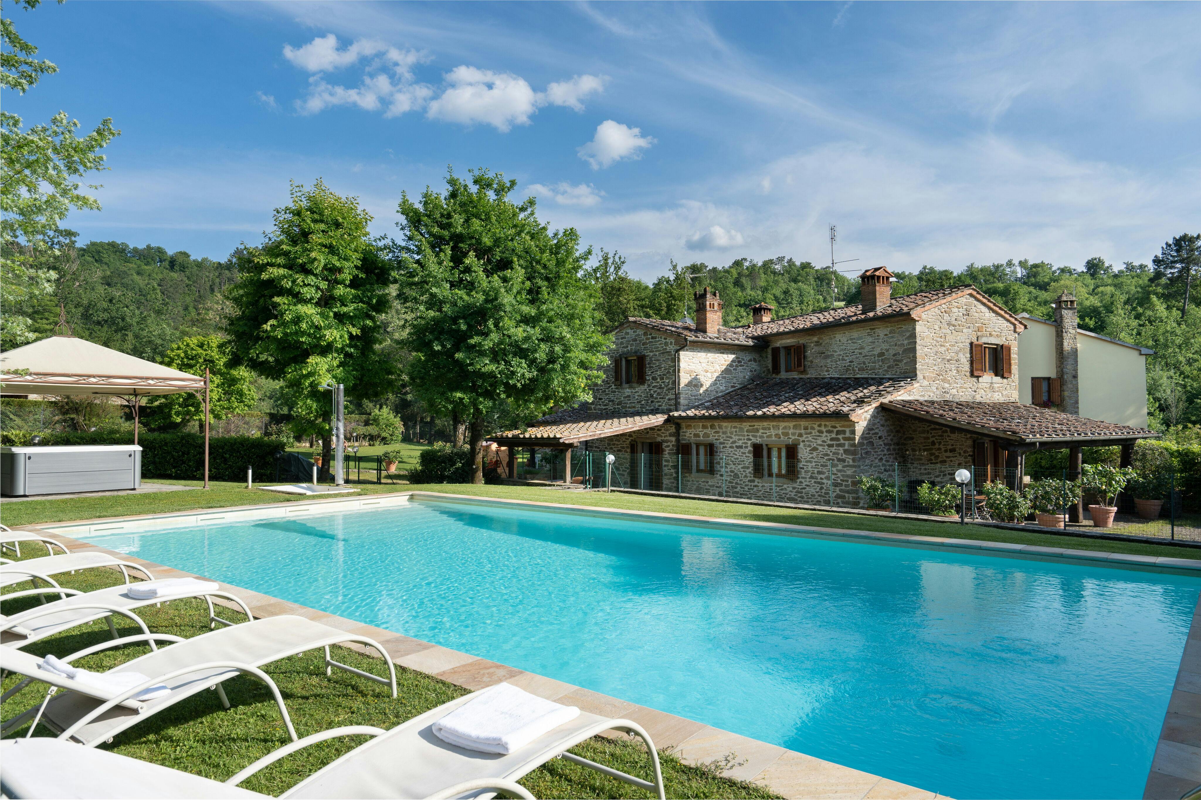 Villa Ceruleo Pratovecchio Arezzo: Luxury 3-Bedroom Villa with Private Pool and Tennis Court, Arezzo Tuscany