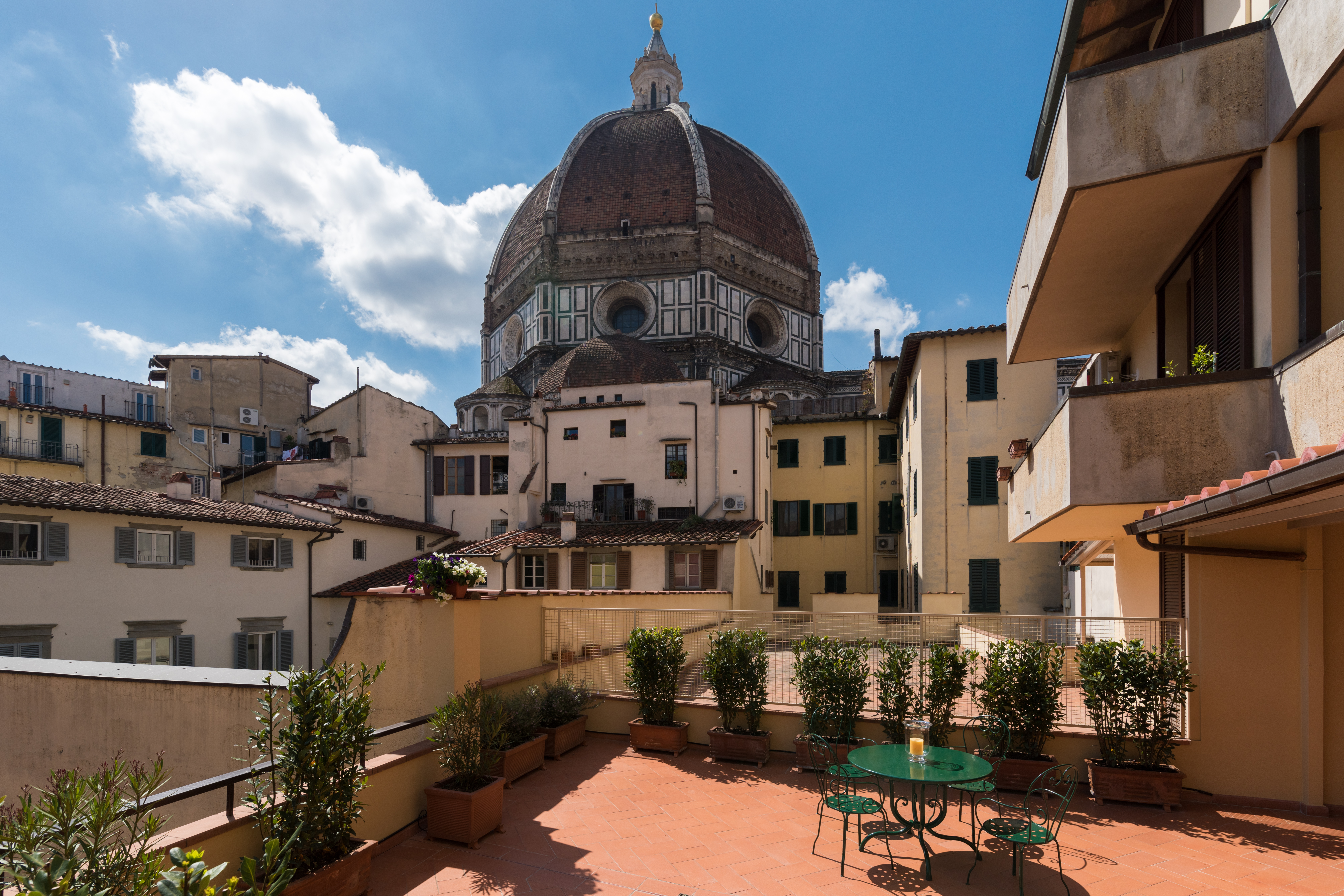 Villa Ceruleo San Niccolò Firenze: Luxury 1-Bedroom Apartment with Private Terrace and Spa, Florence Duomo