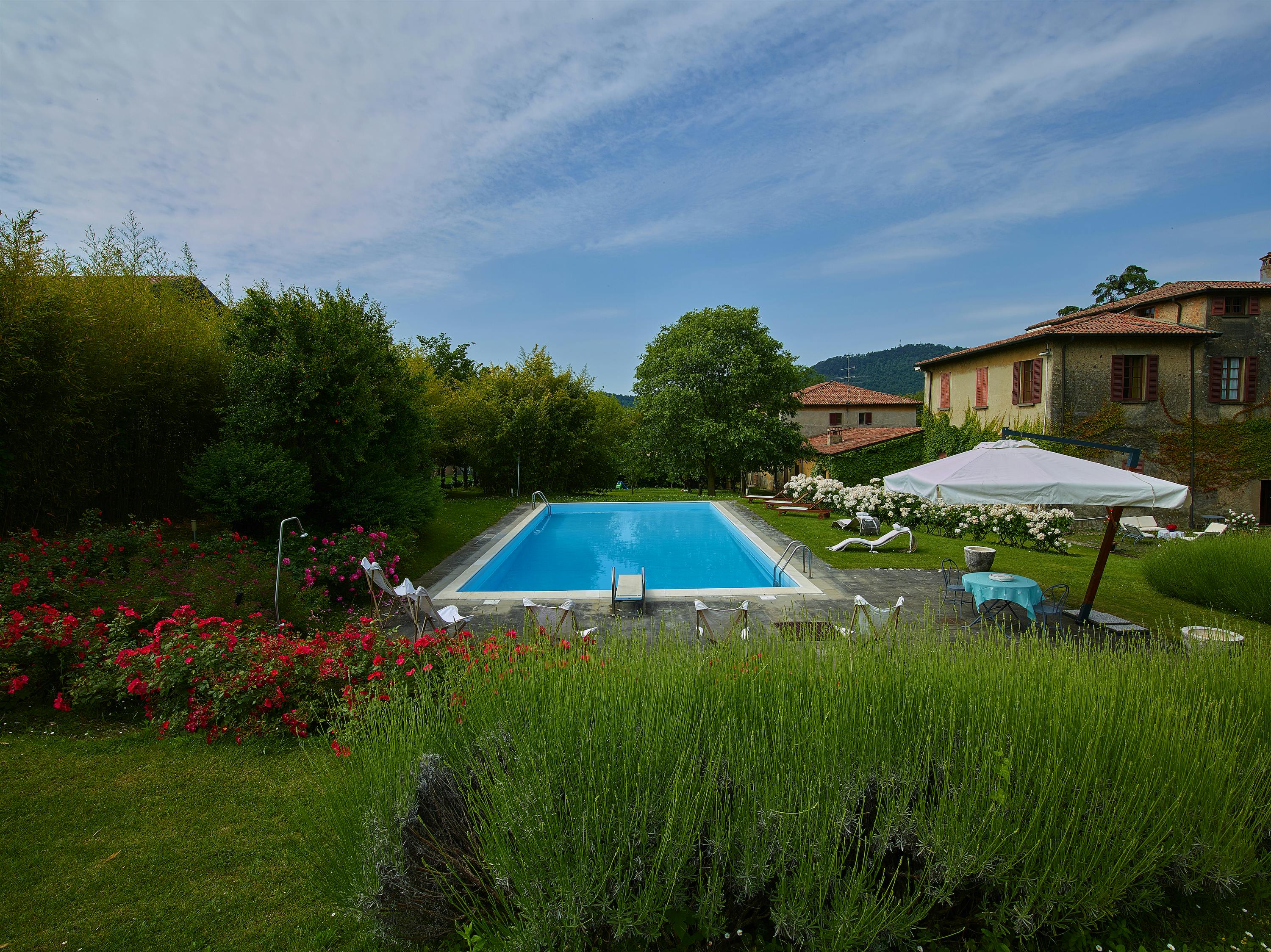 Villa Ceruleo San Polo Lambrate: Luxury 9-Bedroom Villa with Private Pool and Parking in Lambrate, Brescia