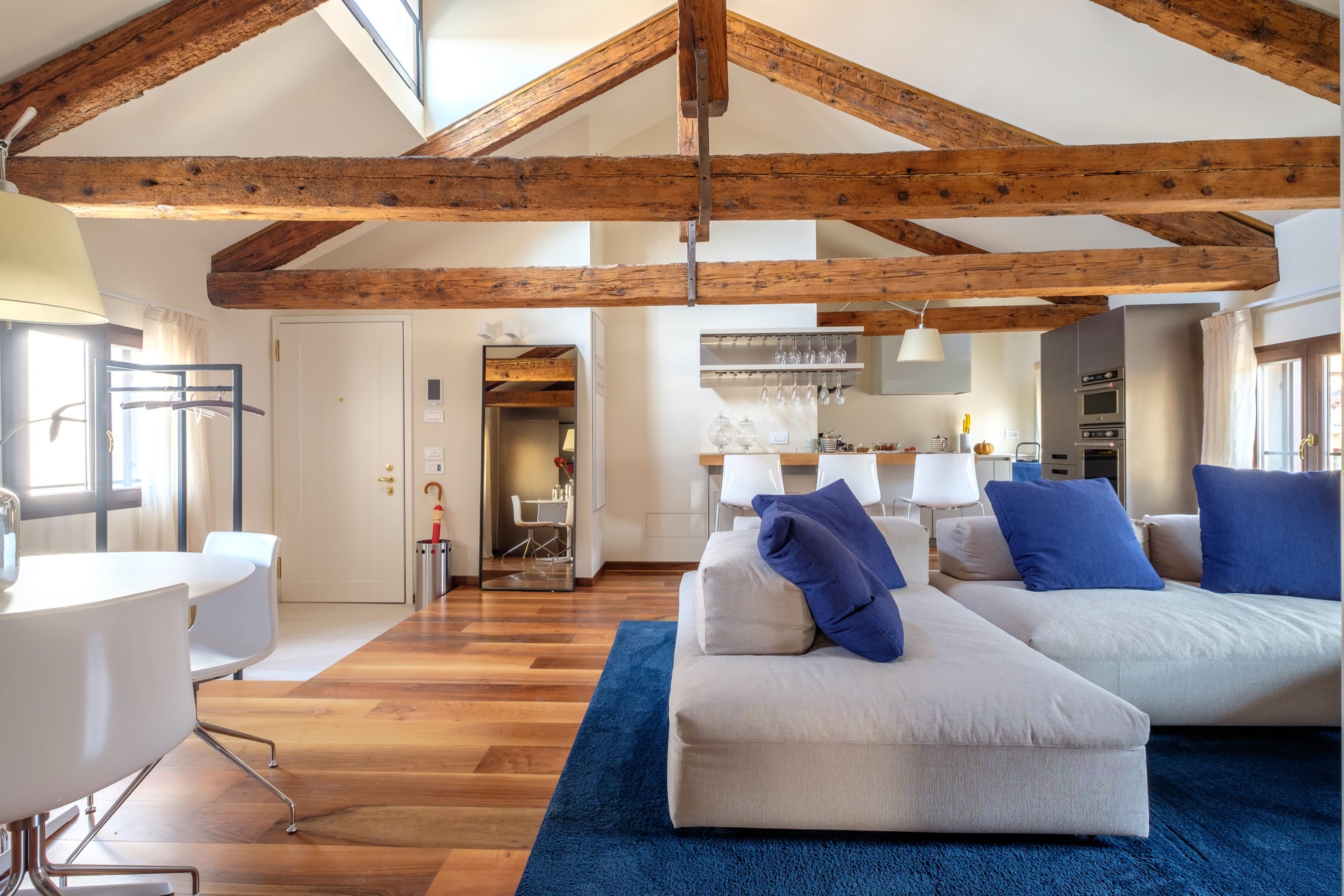 Villa Ceruleo San Zaccaria Venezia: Luxury 2-Bedroom Apartment with Sea Views in San Marco, Venice