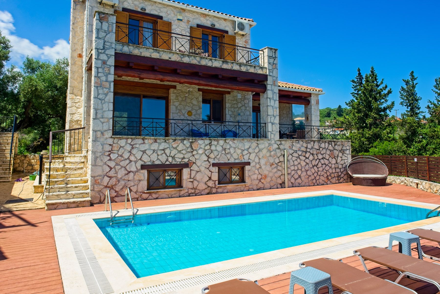 Villa Chrysafgi Amboula Zakynthos: 3-Bedroom Beachfront Villa with Private Pool and Sea Views i