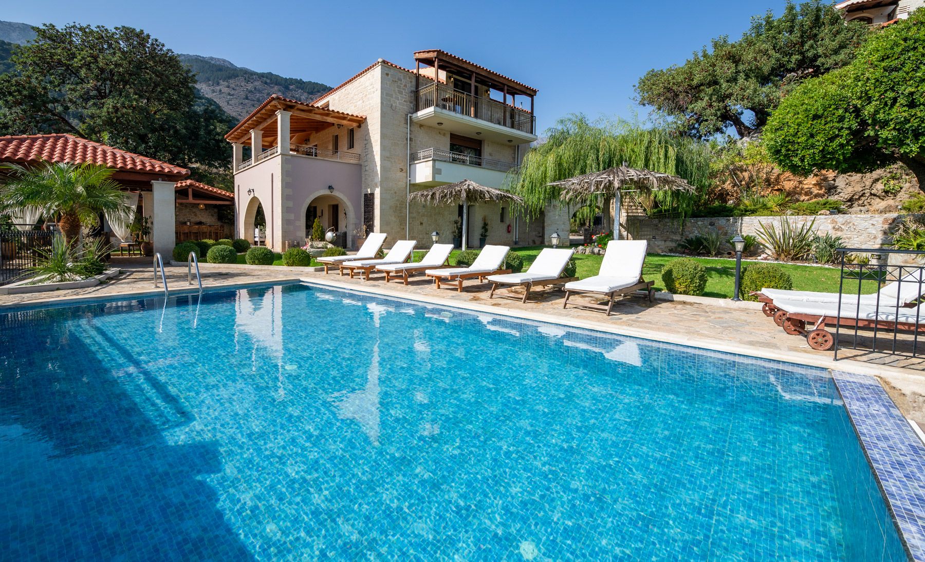 Villa Chrysafi Almyrida Kalyves: 9-Bedroom Estate with Heated Pool & Mountain Views near Kaly