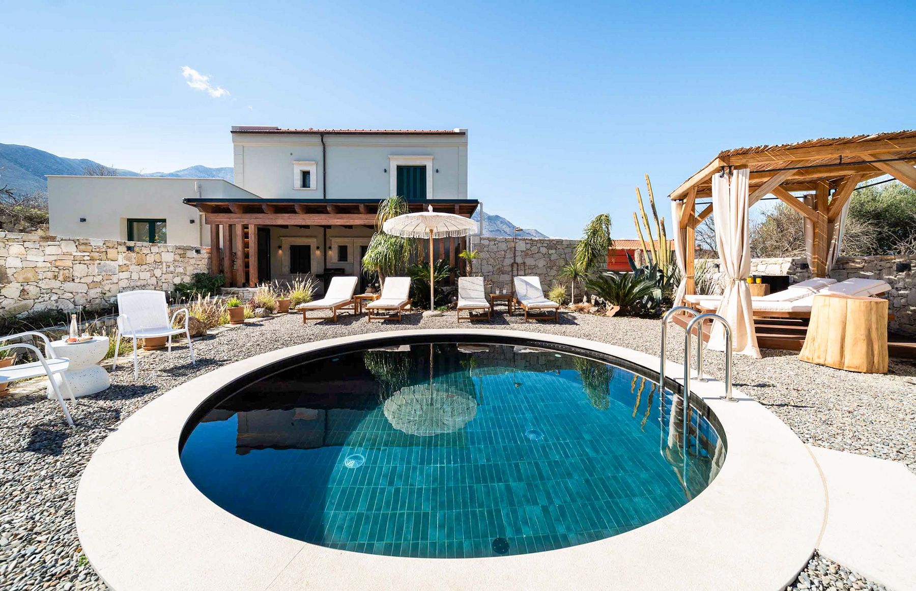 Villa Chrysafi Aptera Chania: 3-Bedroom Villa with Heated Pool and Spa in Chania Countrysi