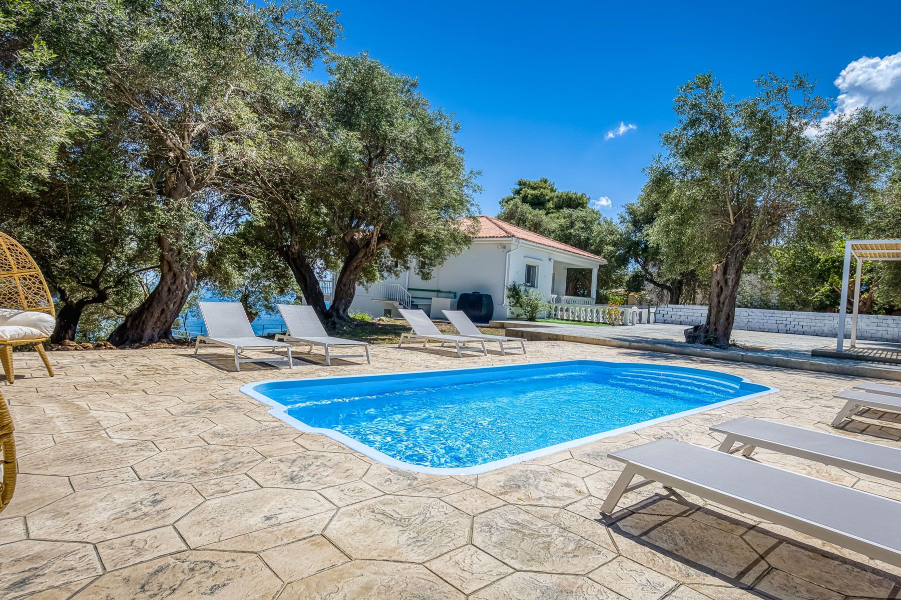 Villa Chrysafi Kanoni Perama: 4-Bedroom Sea View Villa with Private Pool and Spa in Perama