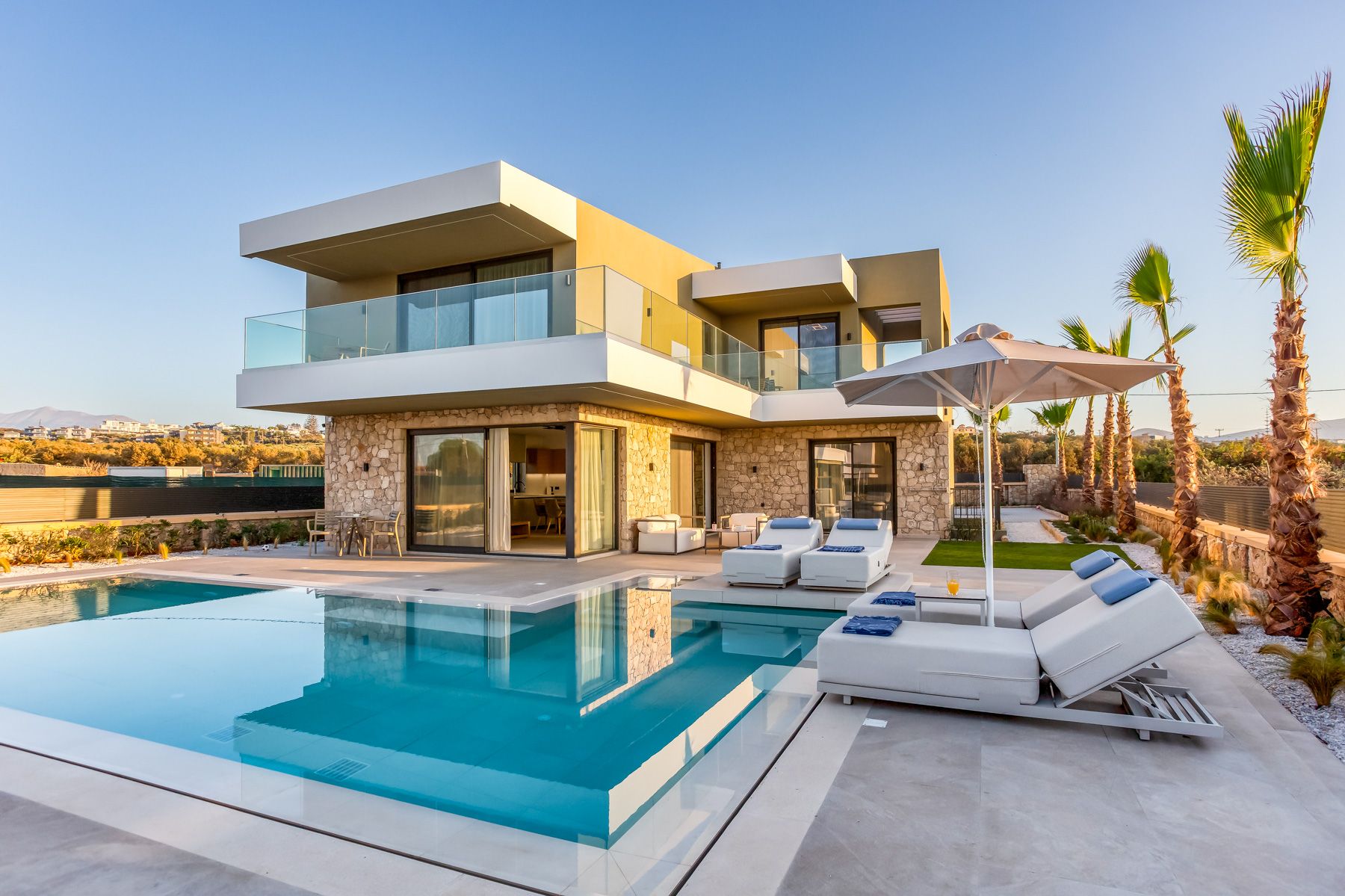 Villa Chrysafí Rogdiá Heraklion: 4-Bedroom Sea View Villa with Heated Pool and Spa in Agkisar