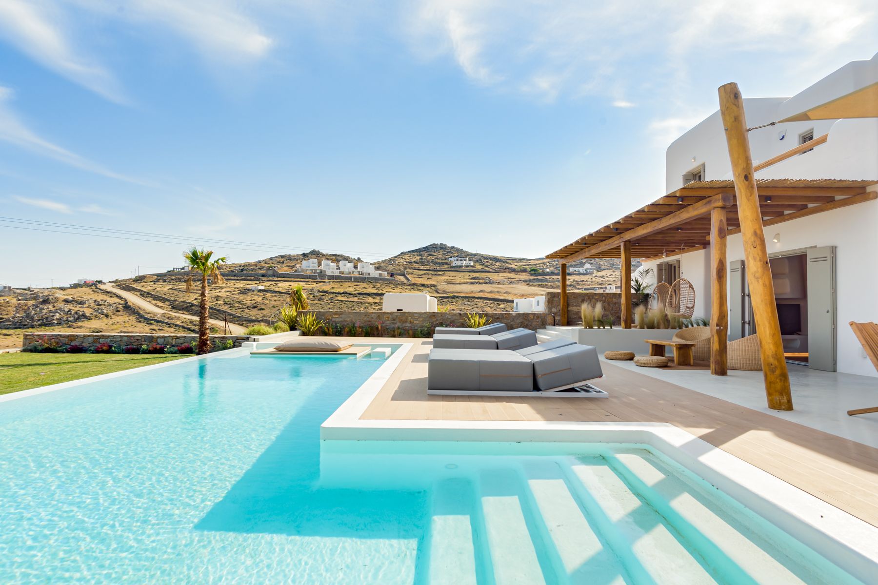 Villa Chrysavgi Panagia Mykonos: 4-Bedroom Seaview Villa with Private Pool & Spa in Ano Mera,