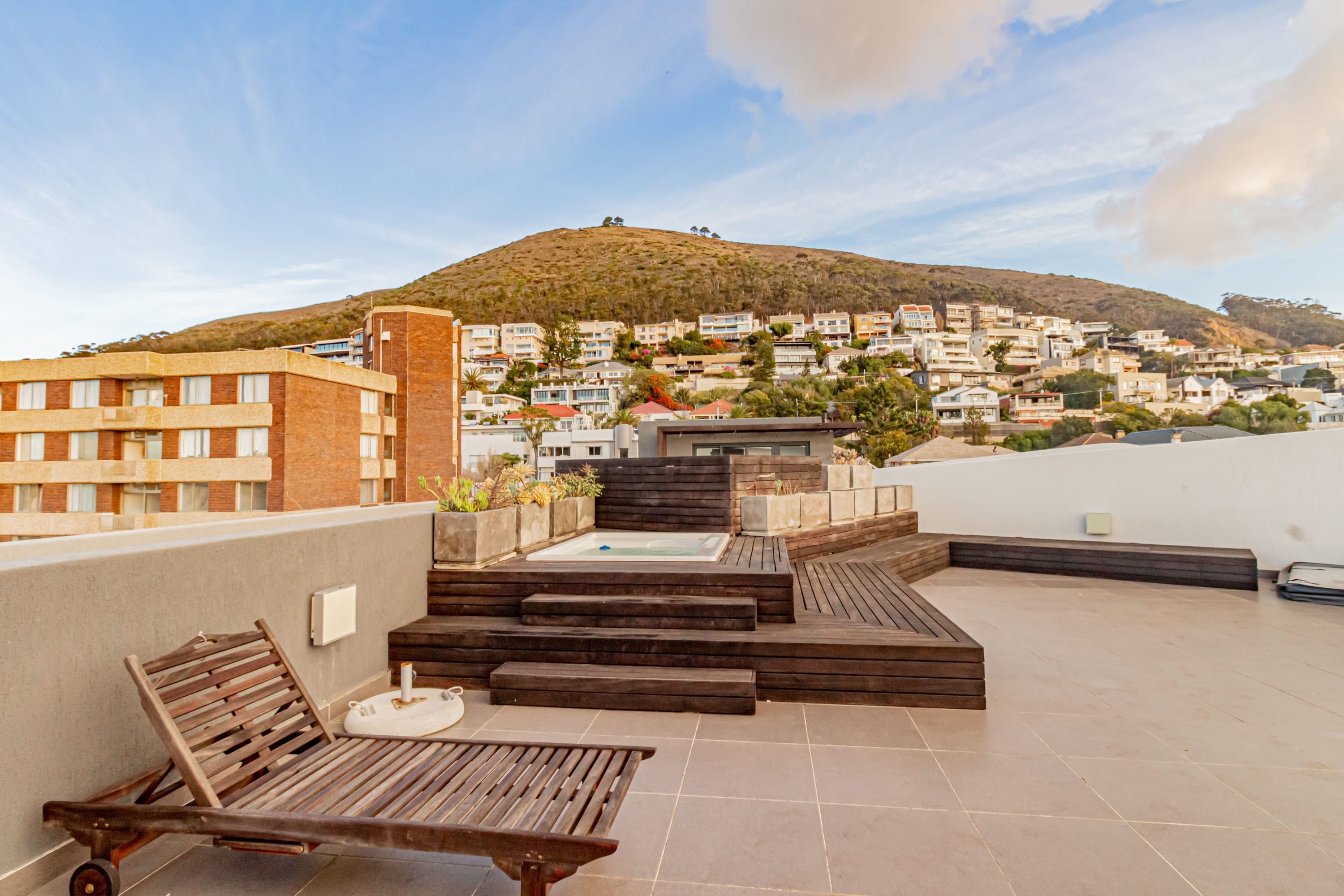 Villa Chrysos Bantry Cape Town: Luxury 3-Bedroom Apartment with Hot Tub and Seaview, Three Anchor Bay Cape Town