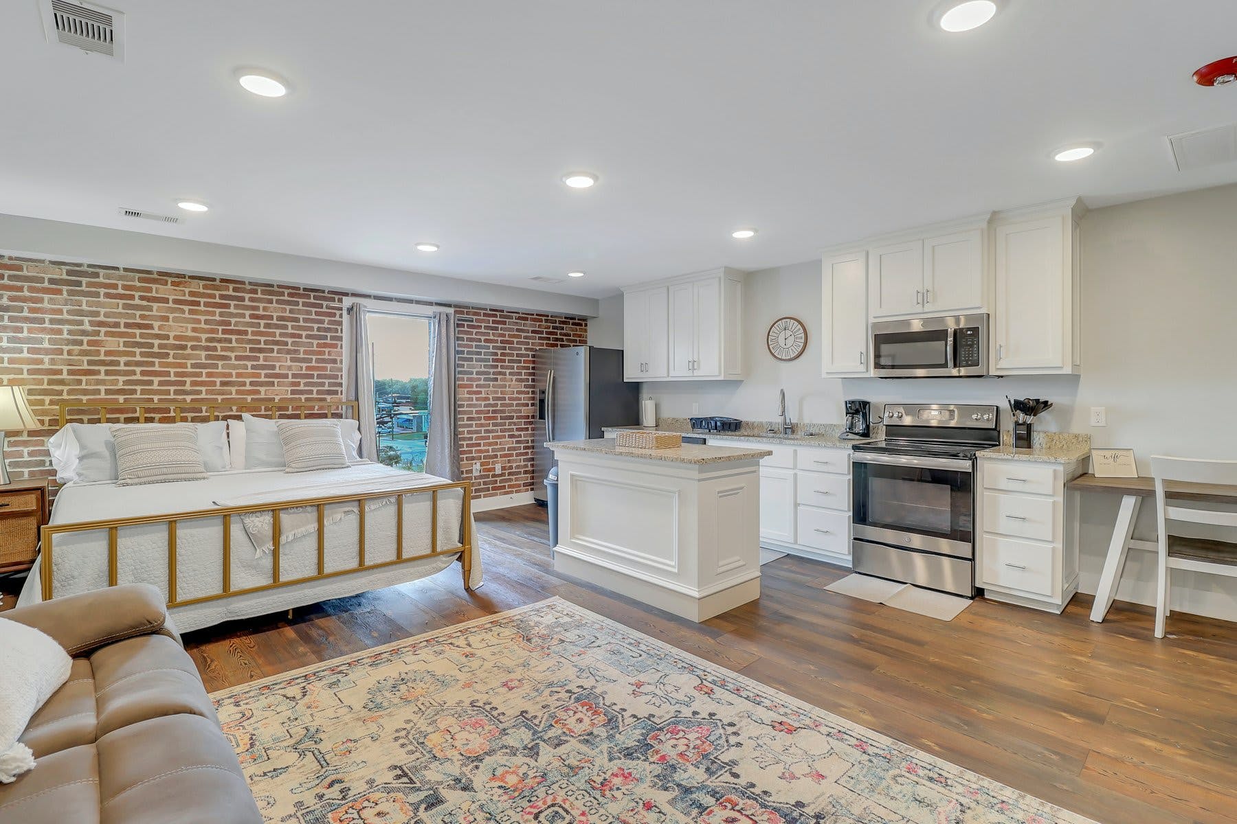 Villa Chrysos Mill Creek Statesboro: Luxury 1-Bedroom Apartment with Spa and Private Parking, Bulloch County