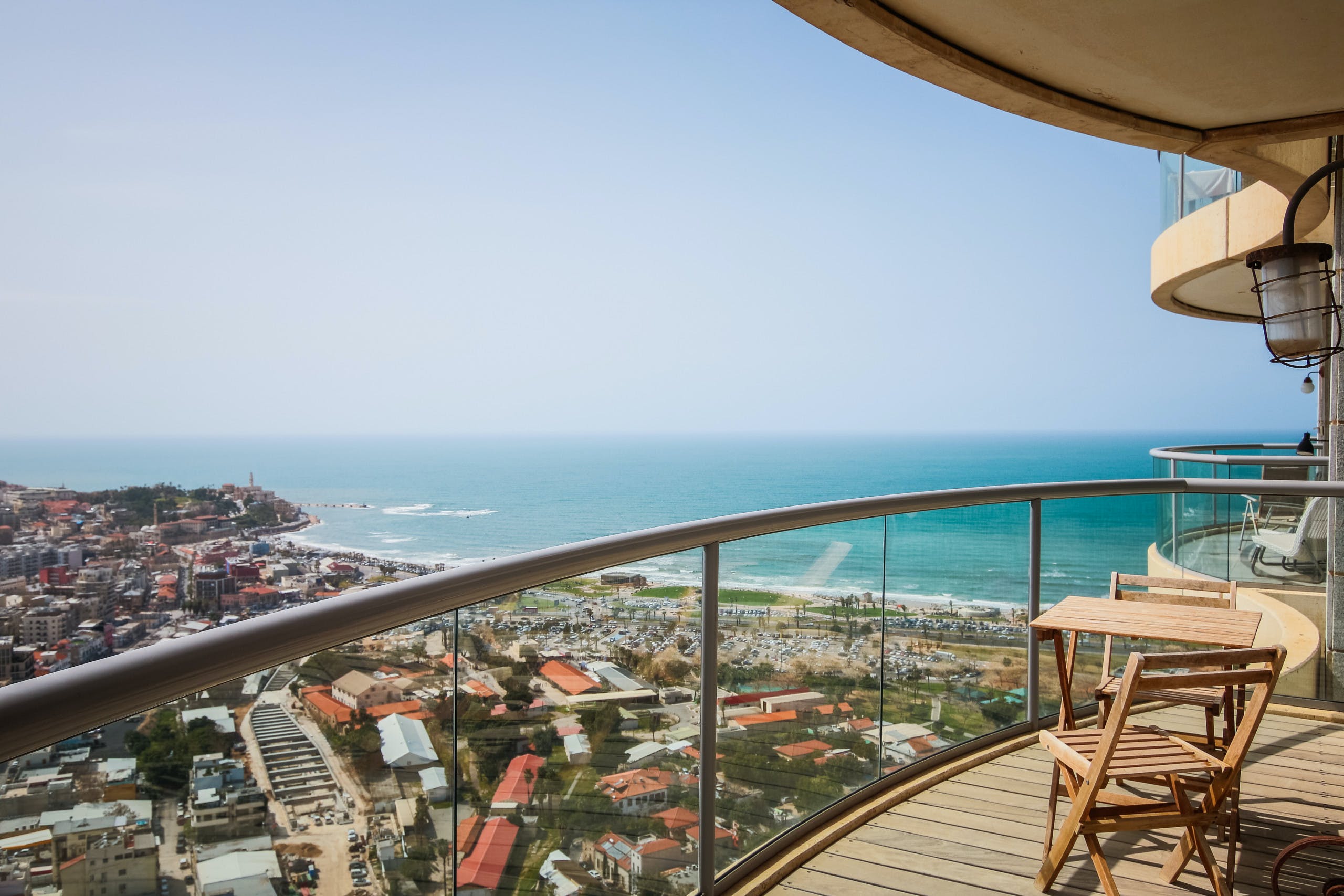 Villa Chrysos Neve Tzedek: Luxury 2-Bedroom Apartment with Sea Views and Hot Tub, Neve Tzedek