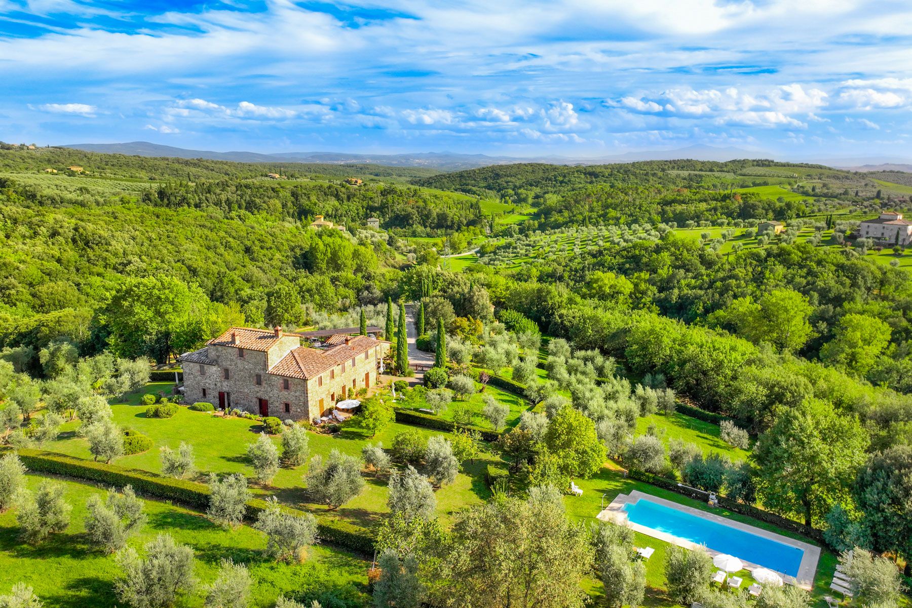 Villa Cipresso Lusson Chianti: 2-Bedroom Tuscan Retreat with Spa and Vineyard Views in Chia