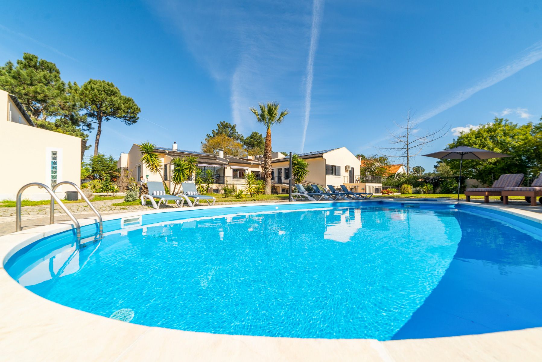Villa Cipreste Verdizela Sesimbra: 9-Bedroom Villa with Private Pool, Tennis Court & Spa near L
