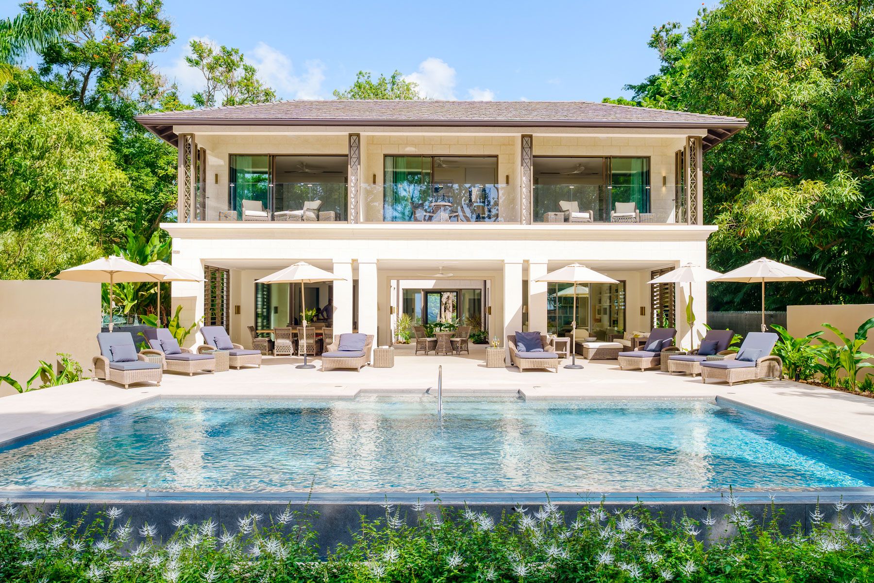 Villa Corail Folkestone Holetown: 5-Bedroom Beachfront Villa with Infinity Pool in Holetown, B