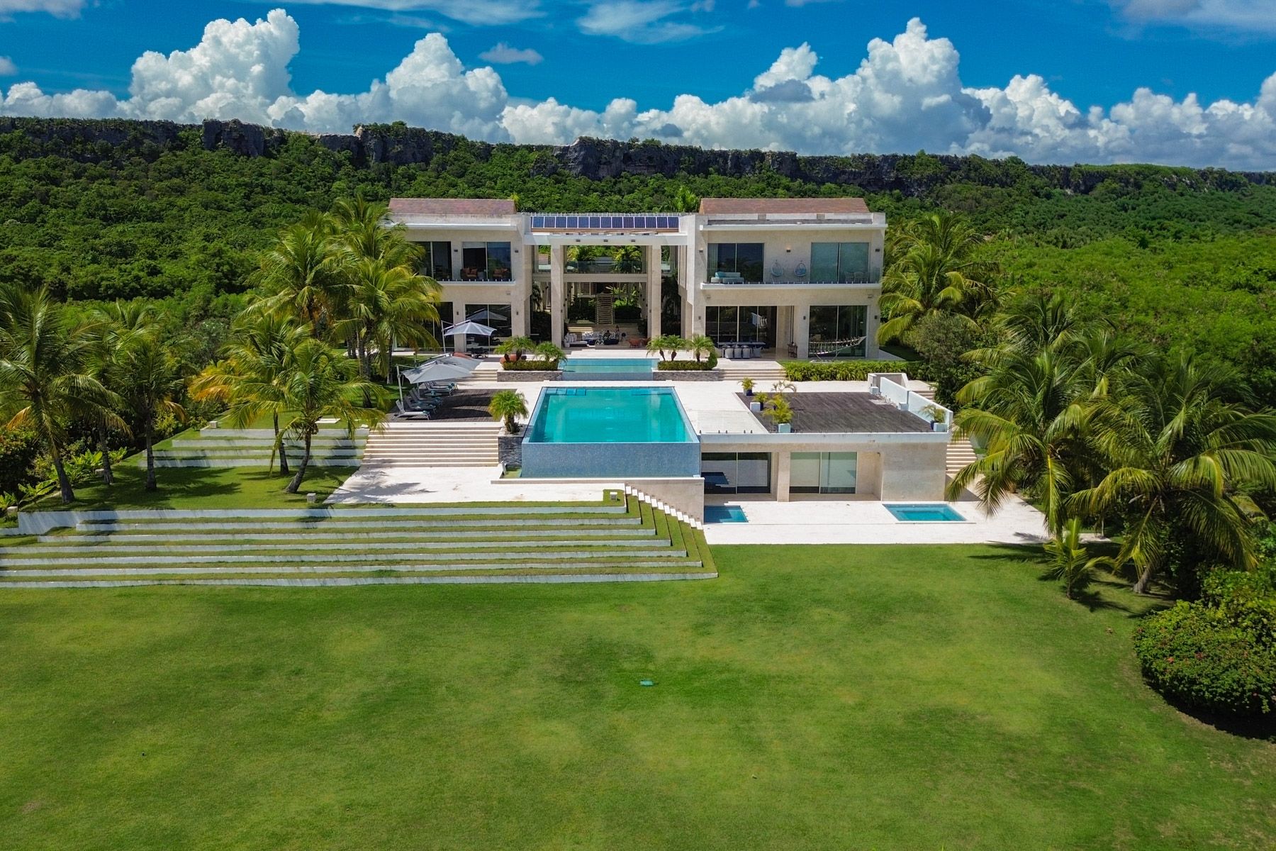 Villa Coral Juanillo Cana: 5-Bedroom Ocean View Villa with Spa & Pool in Eden Roc Cap C