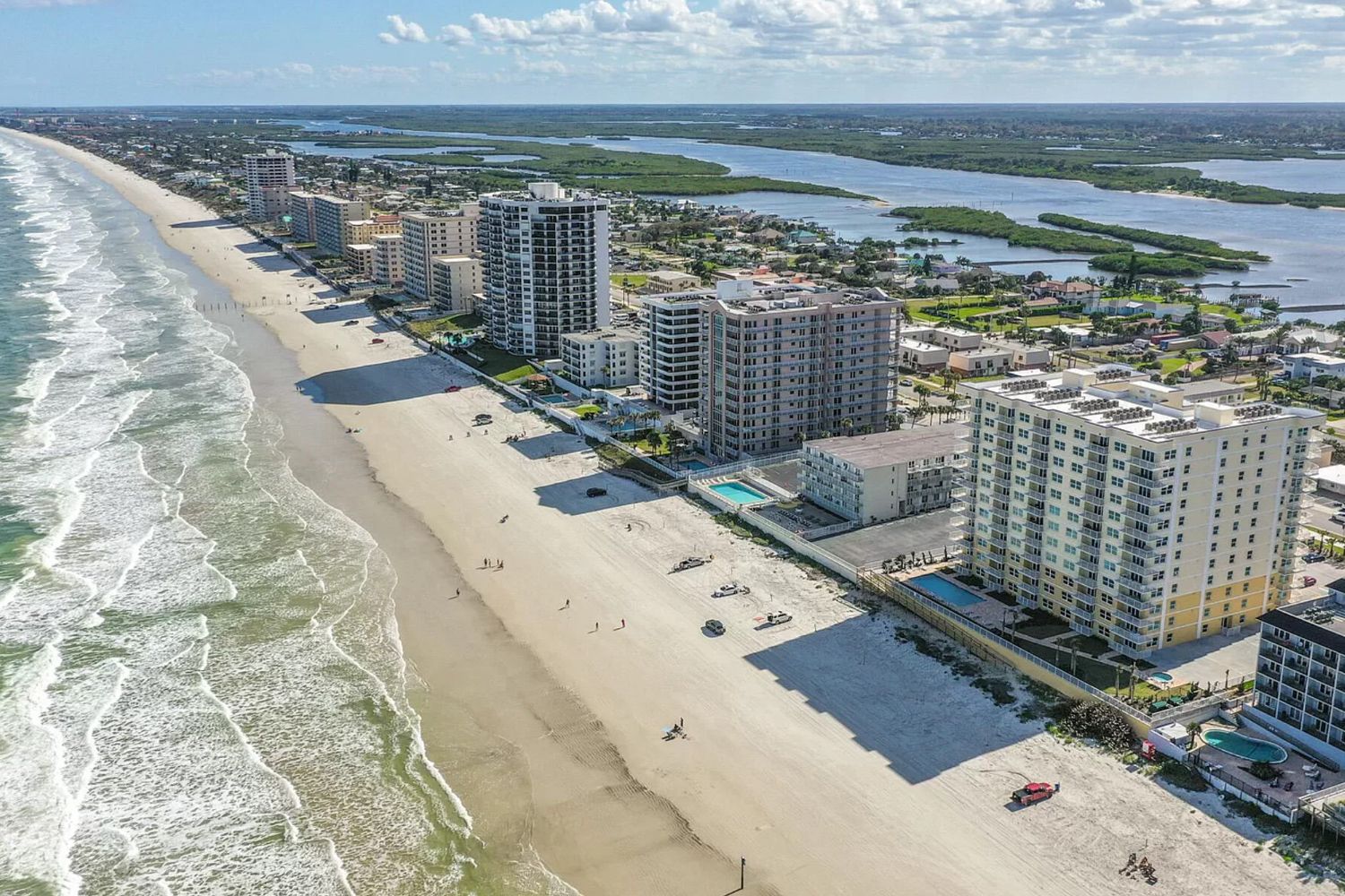 Villa Coral Seabreeze Daytona: 3-Bedroom Oceanfront Apartment with Stunning Sea Views in Da