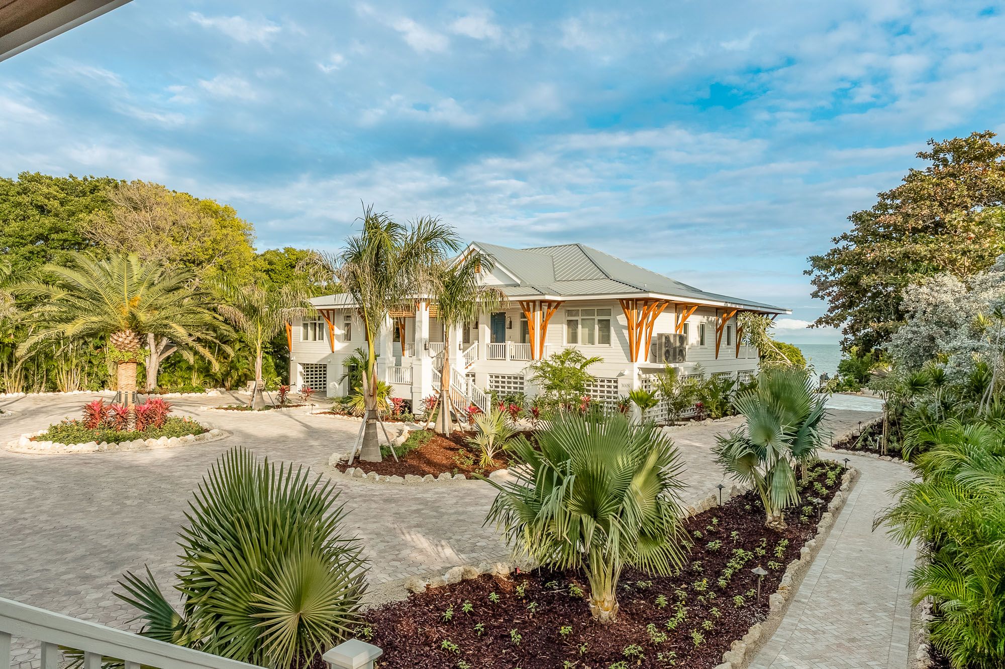 Villa Coral Tavernier Keys: 9-Bedroom Waterfront Estate with Private Dock in the Florida