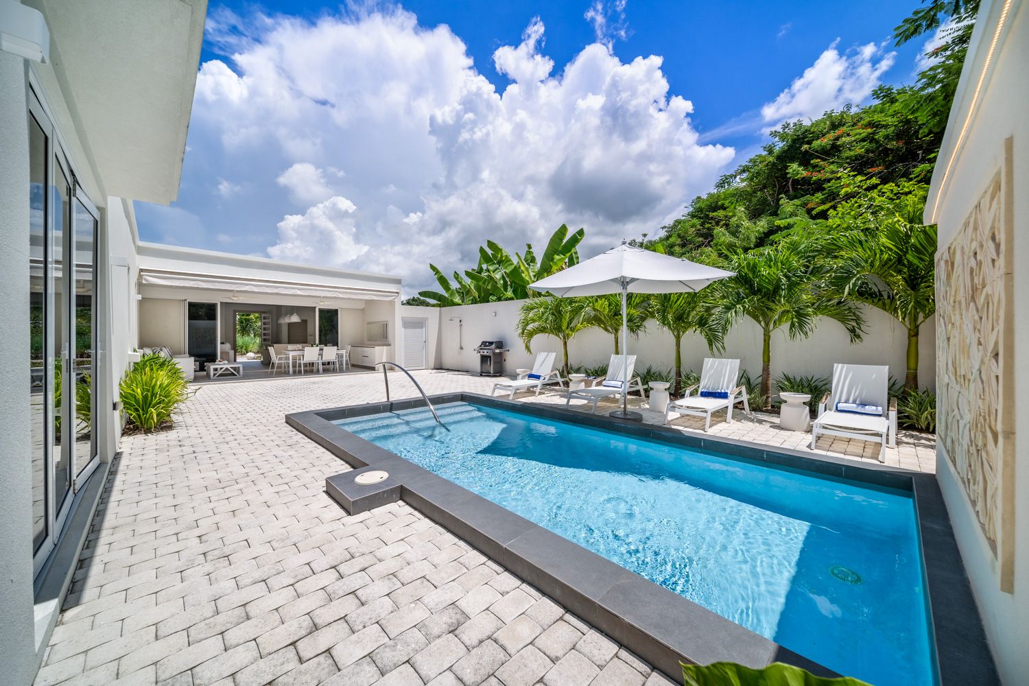 Villa Corallina Folkestone Holetown: 4-Bedroom Private Pool Villa in Gated Community, Holetown, B