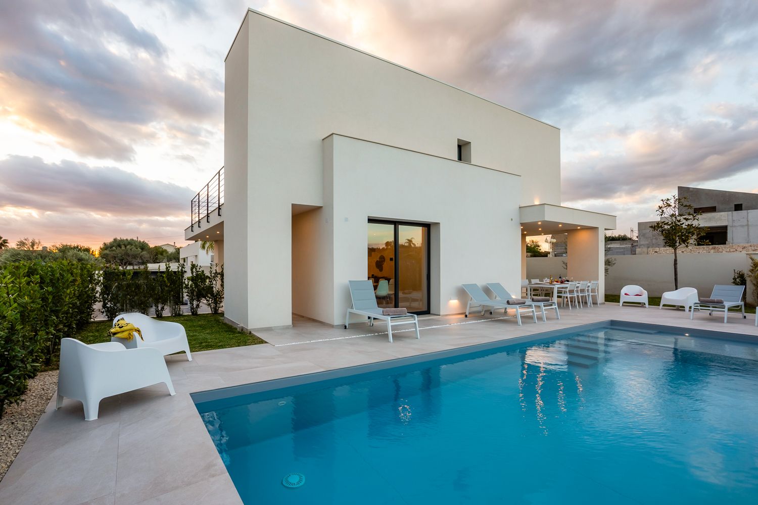 Villa Corallo Grottelle Ragusa: 4-Bedroom Seaside Villa with Pool and Sea Views in Eastern S