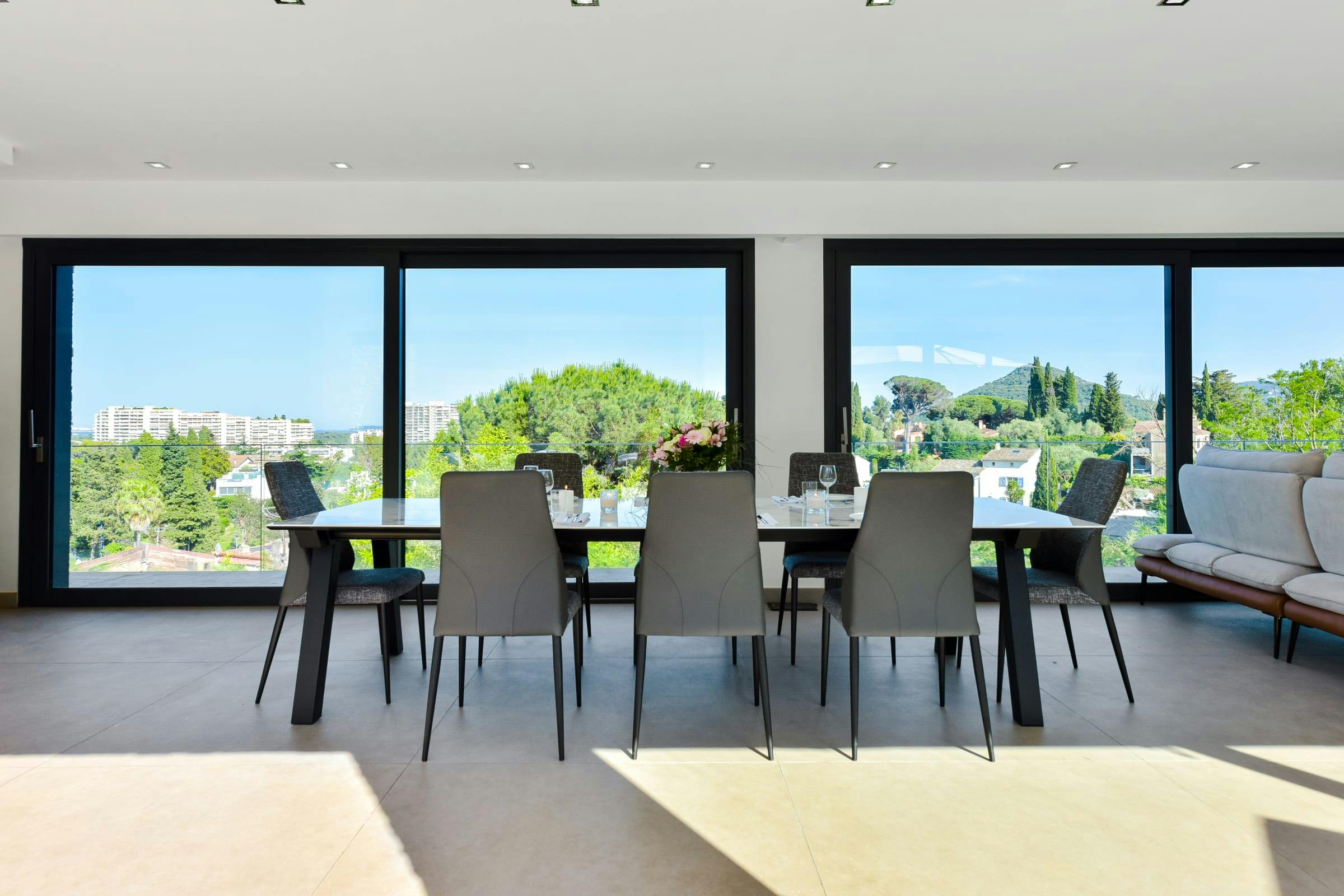 Villa Cramoisi Valescure Mandelieu: Luxury 5-Bedroom Villa with Heated Pool and Sea Views, French Riviera